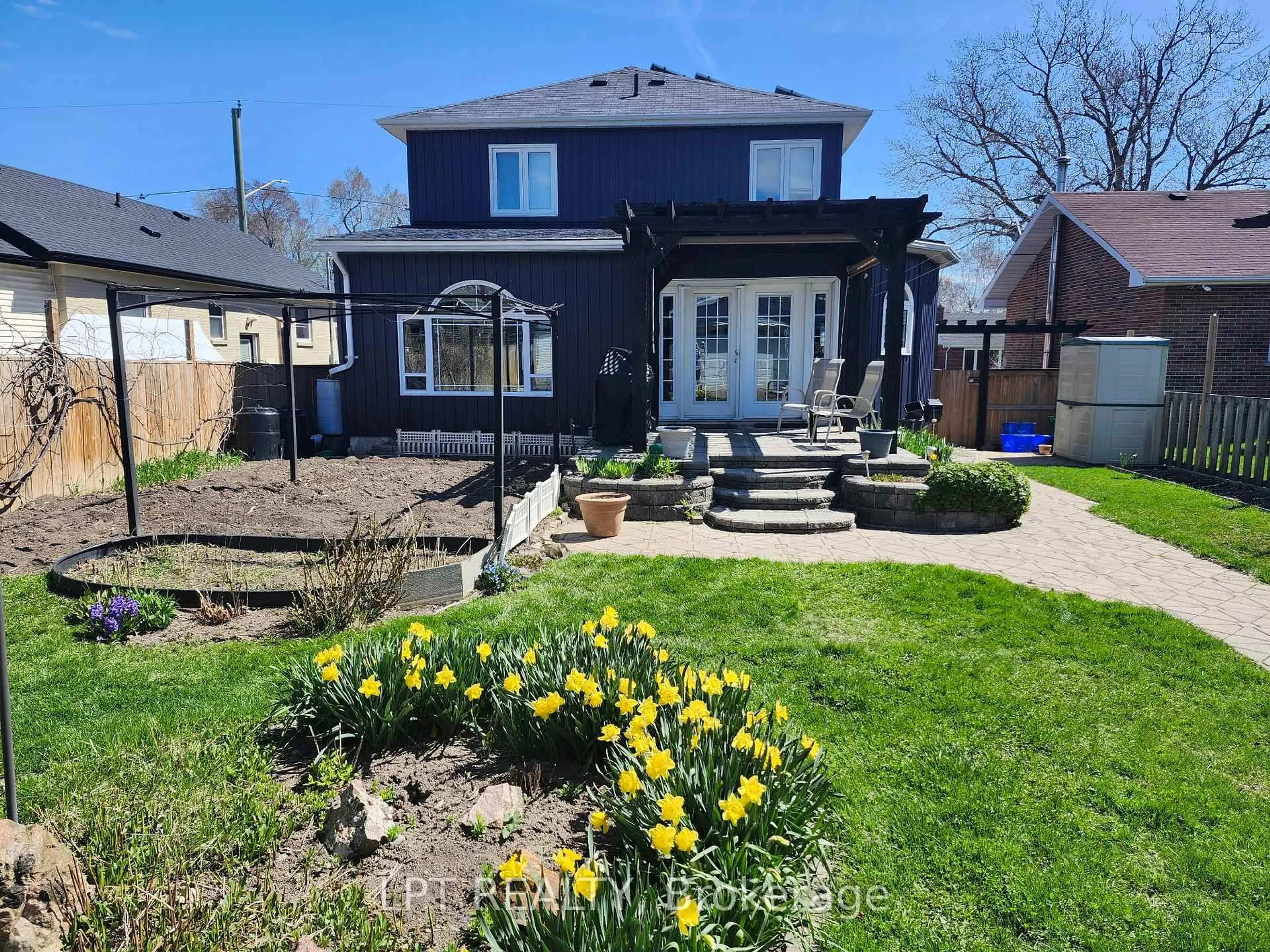 Unknown for 1116 Green St, Whitby Ontario L1N 4G7