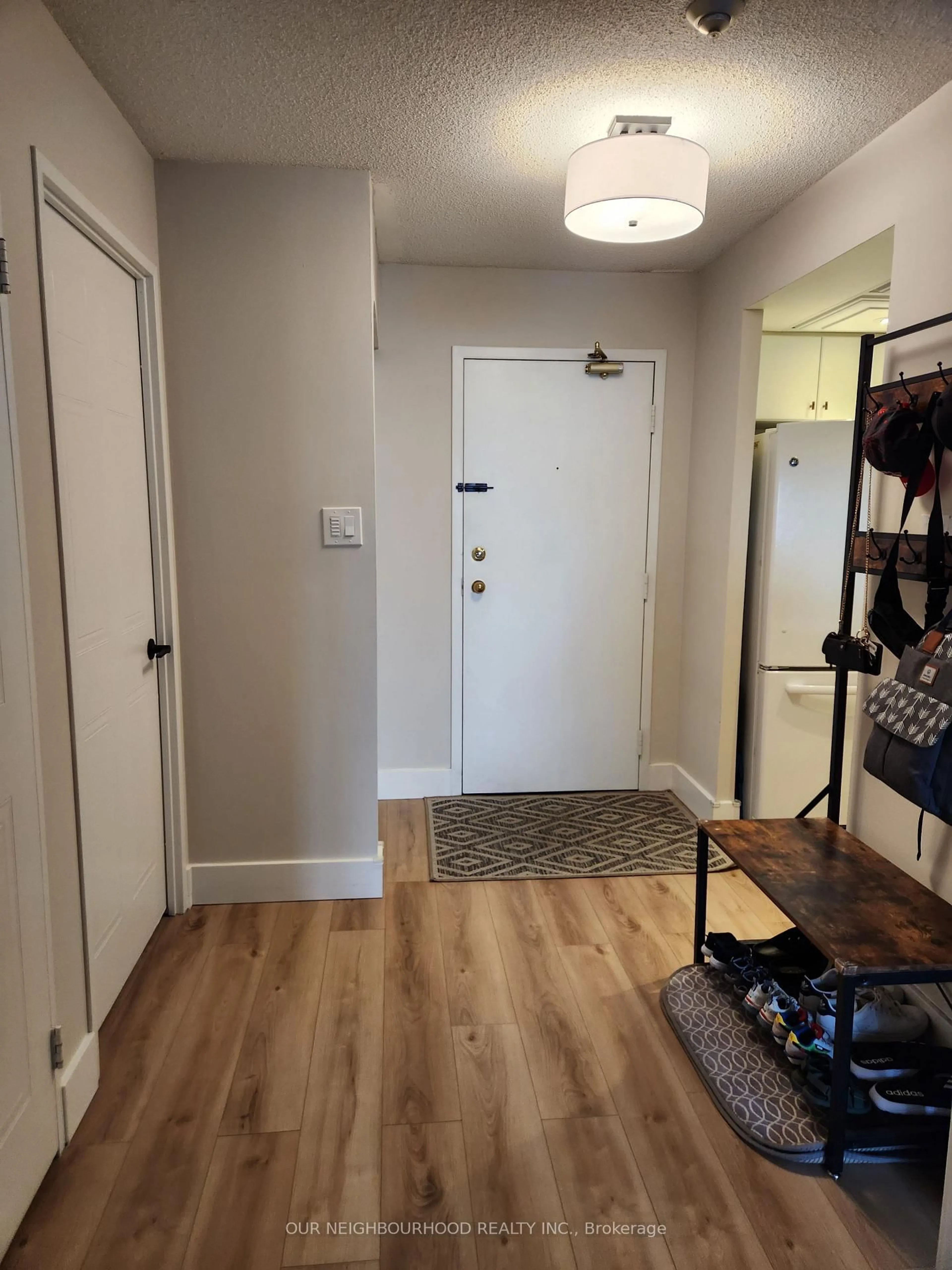 Indoor entryway for 1470 Midland Ave Ave #2305, Toronto Ontario M1P 4Z4