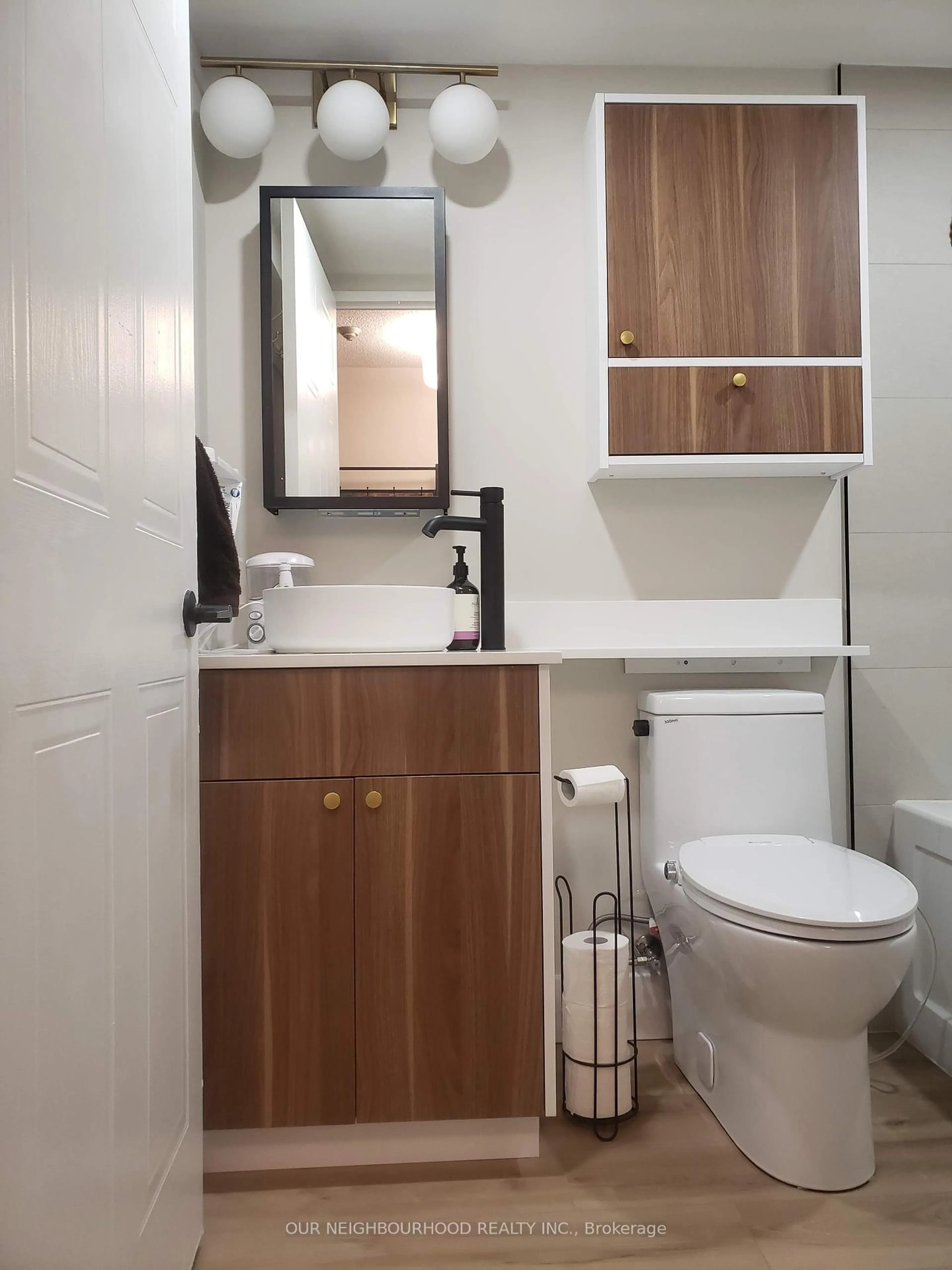 Standard bathroom, unknown for 1470 Midland Ave Ave #2305, Toronto Ontario M1P 4Z4