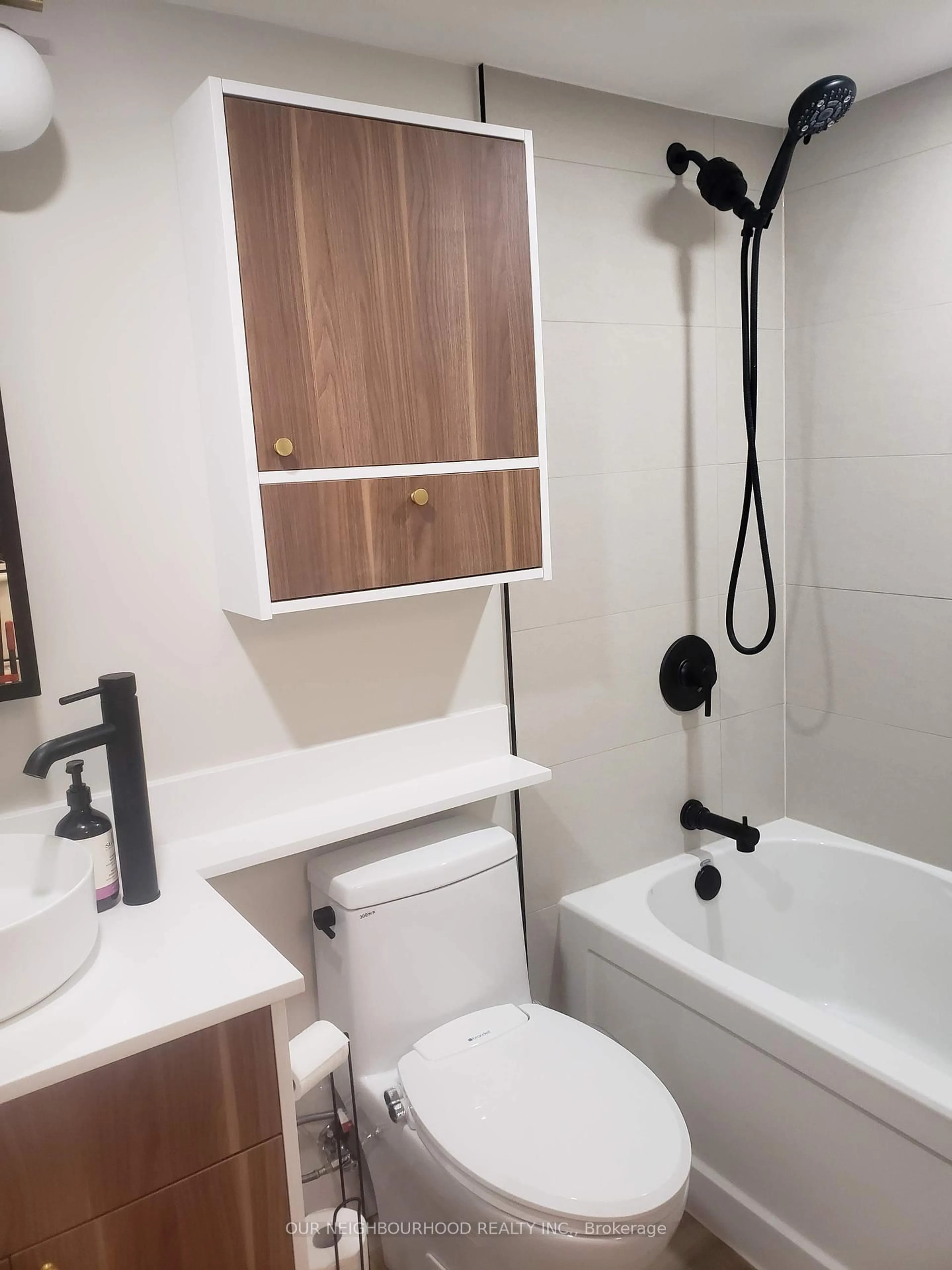 Standard bathroom, unknown for 1470 Midland Ave Ave #2305, Toronto Ontario M1P 4Z4