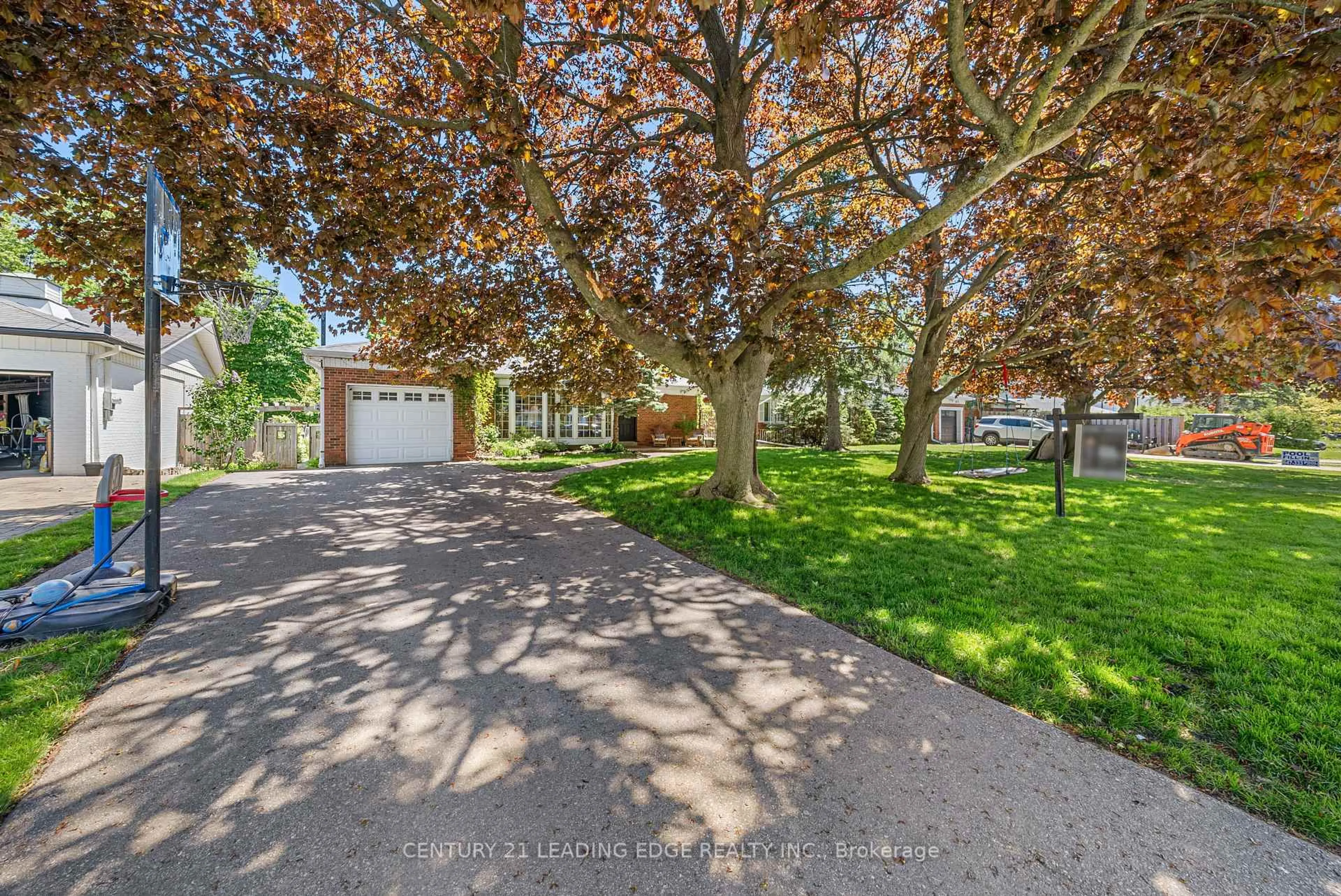 A pic from outside/outdoor area/front of a property/back of a property/a pic from drone, street for 479 Brownfield Gdns, Toronto Ontario M1C 2Y6