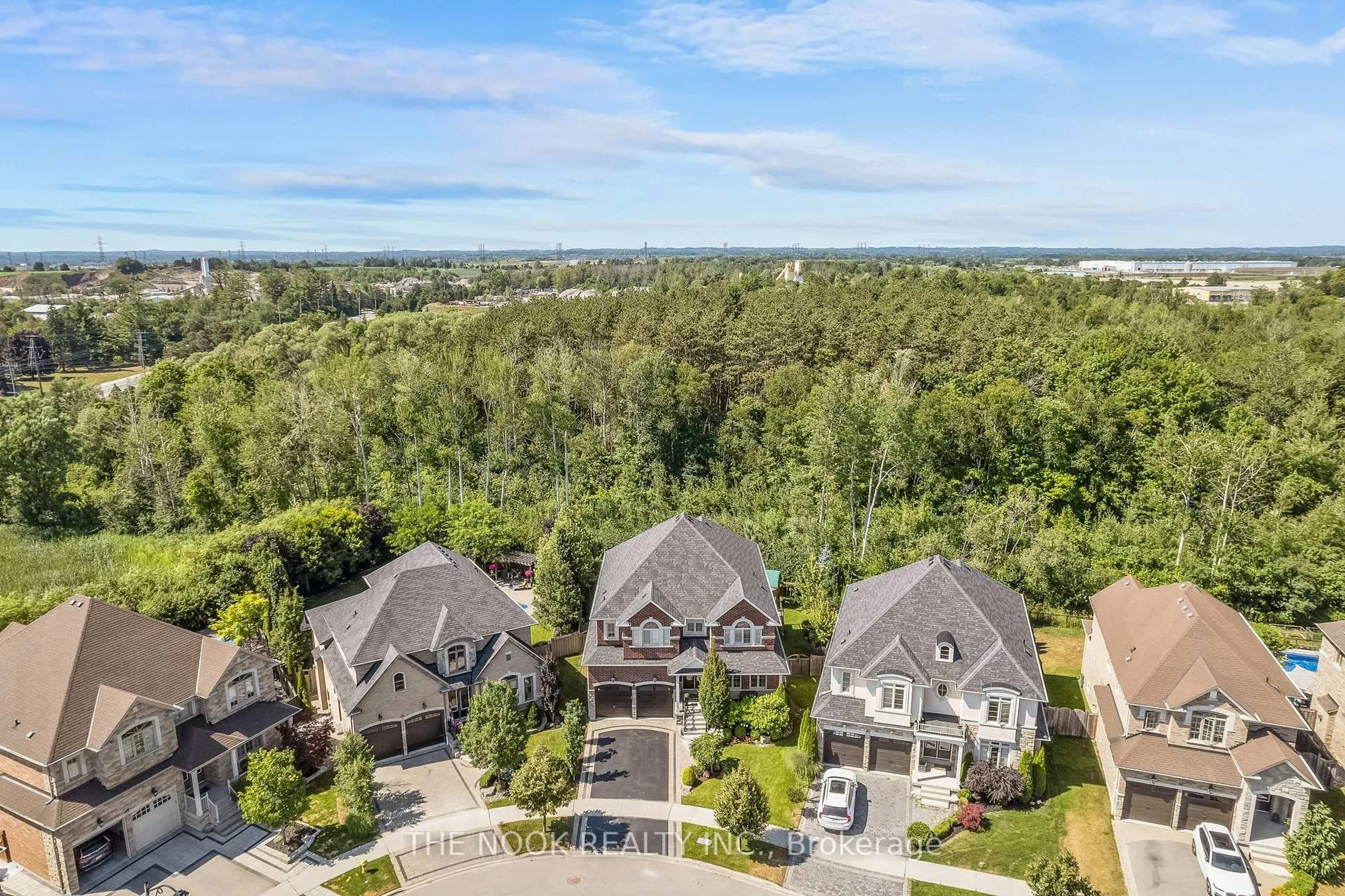 A pic from outside/outdoor area/front of a property/back of a property/a pic from drone, water/lake/river/ocean view for 28 Coach Cres, Whitby Ontario L1R 0K8