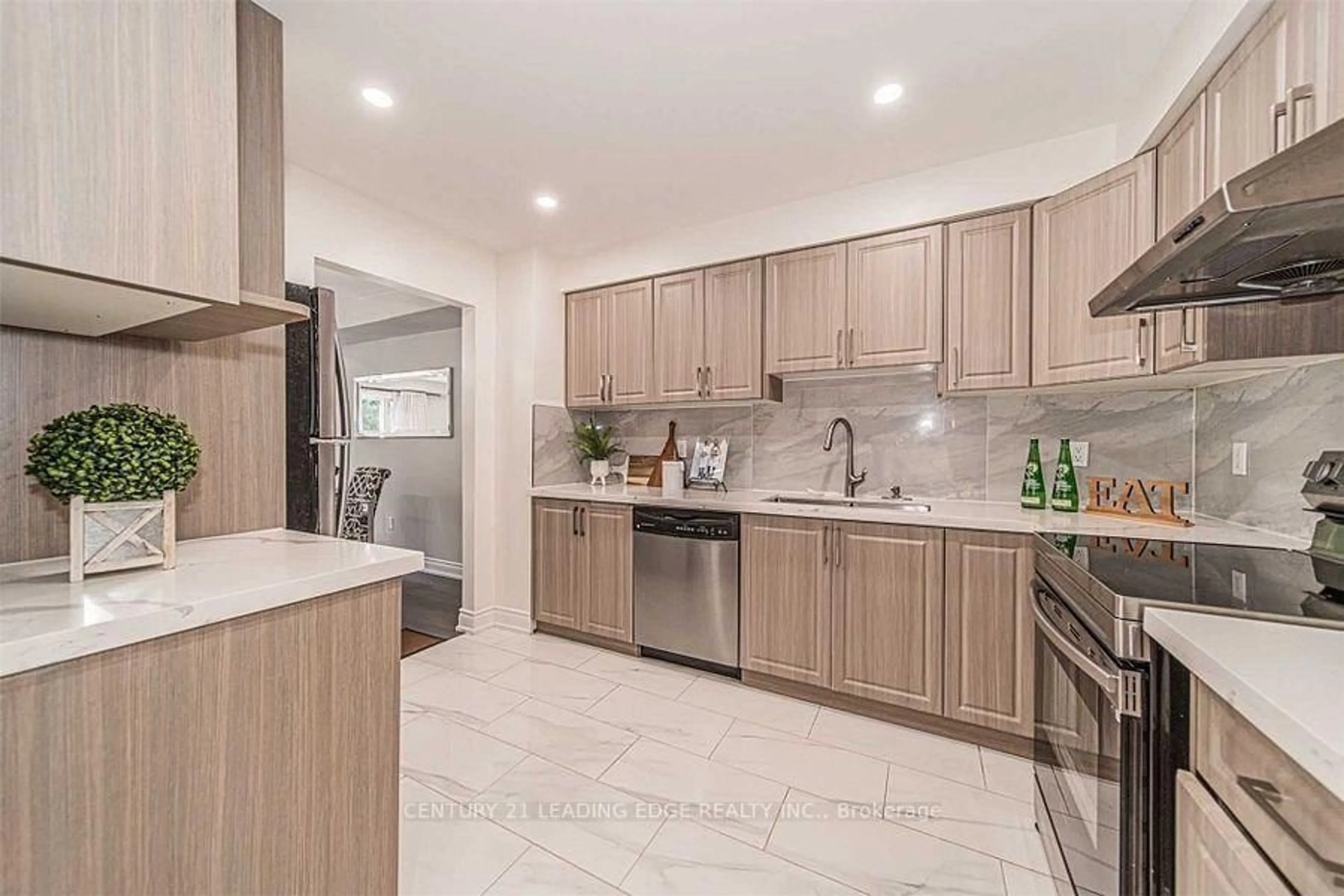 Open concept kitchen, ceramic/tile floor for 18 Tambrook Dr, Toronto Ontario M1W 3L9