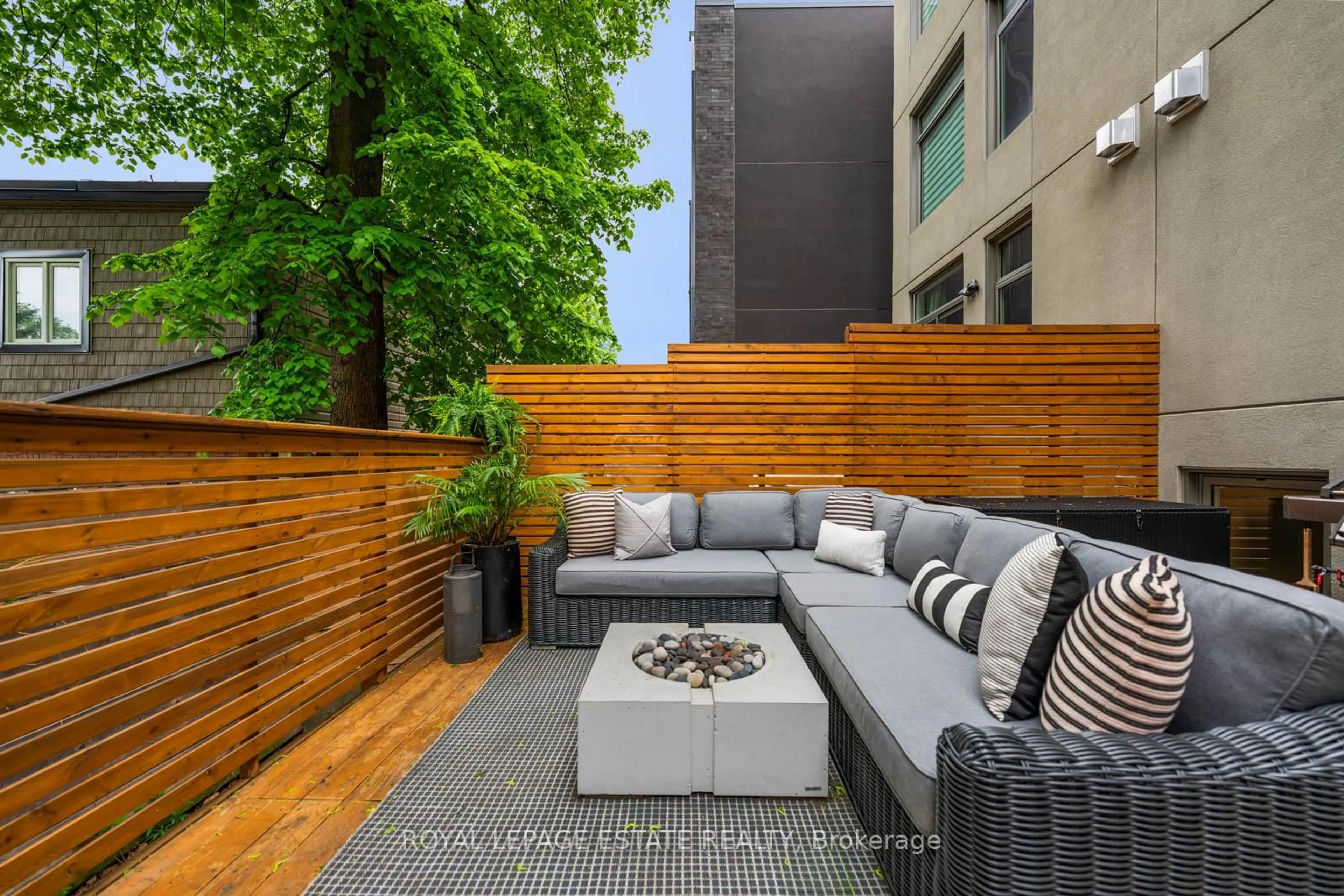 Patio, street for 7 Vince Ave, Toronto Ontario M4L 0A6