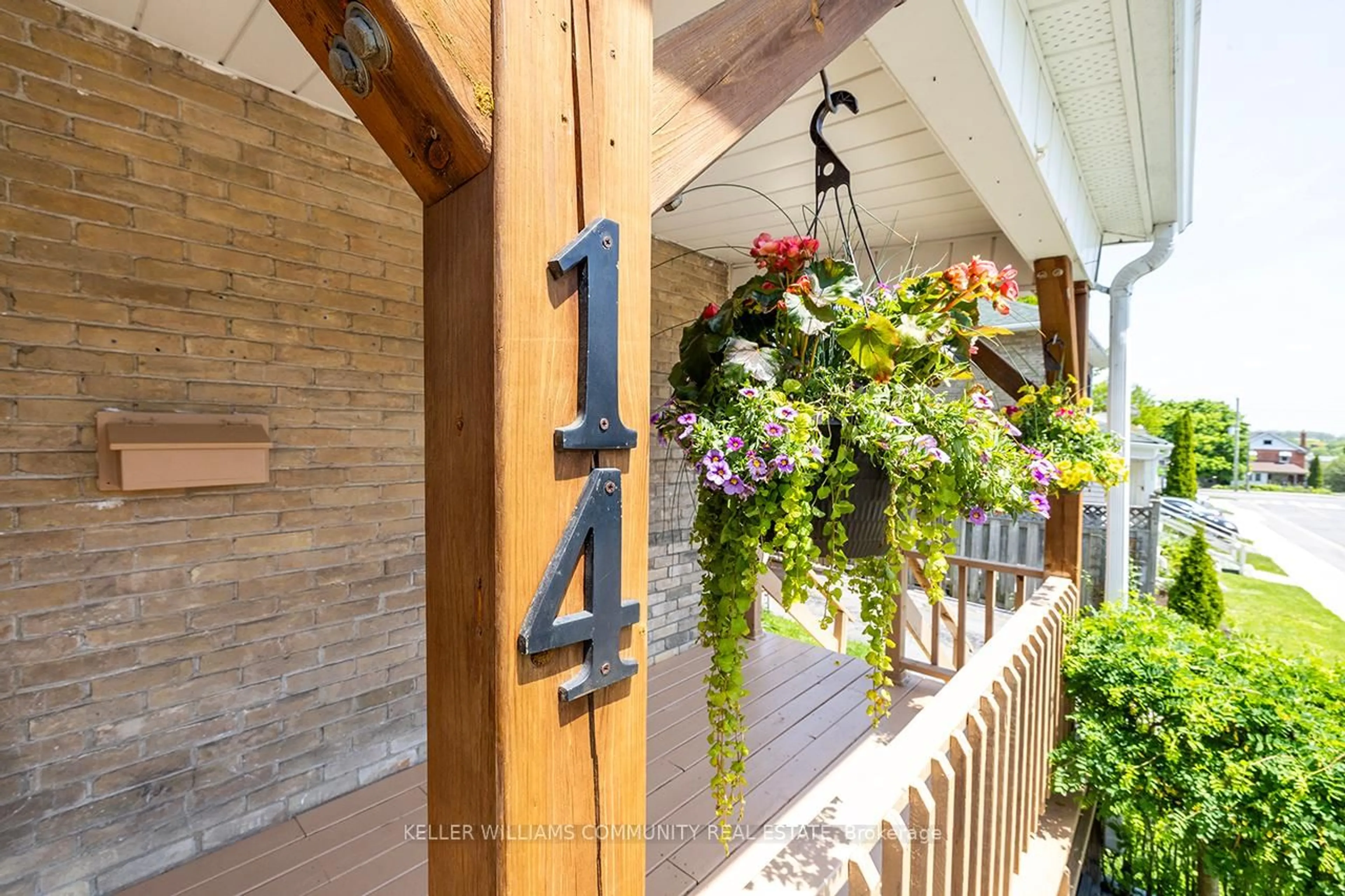 Indoor entryway for 14 Liberty Pl, Clarington Ontario L1C 1W6
