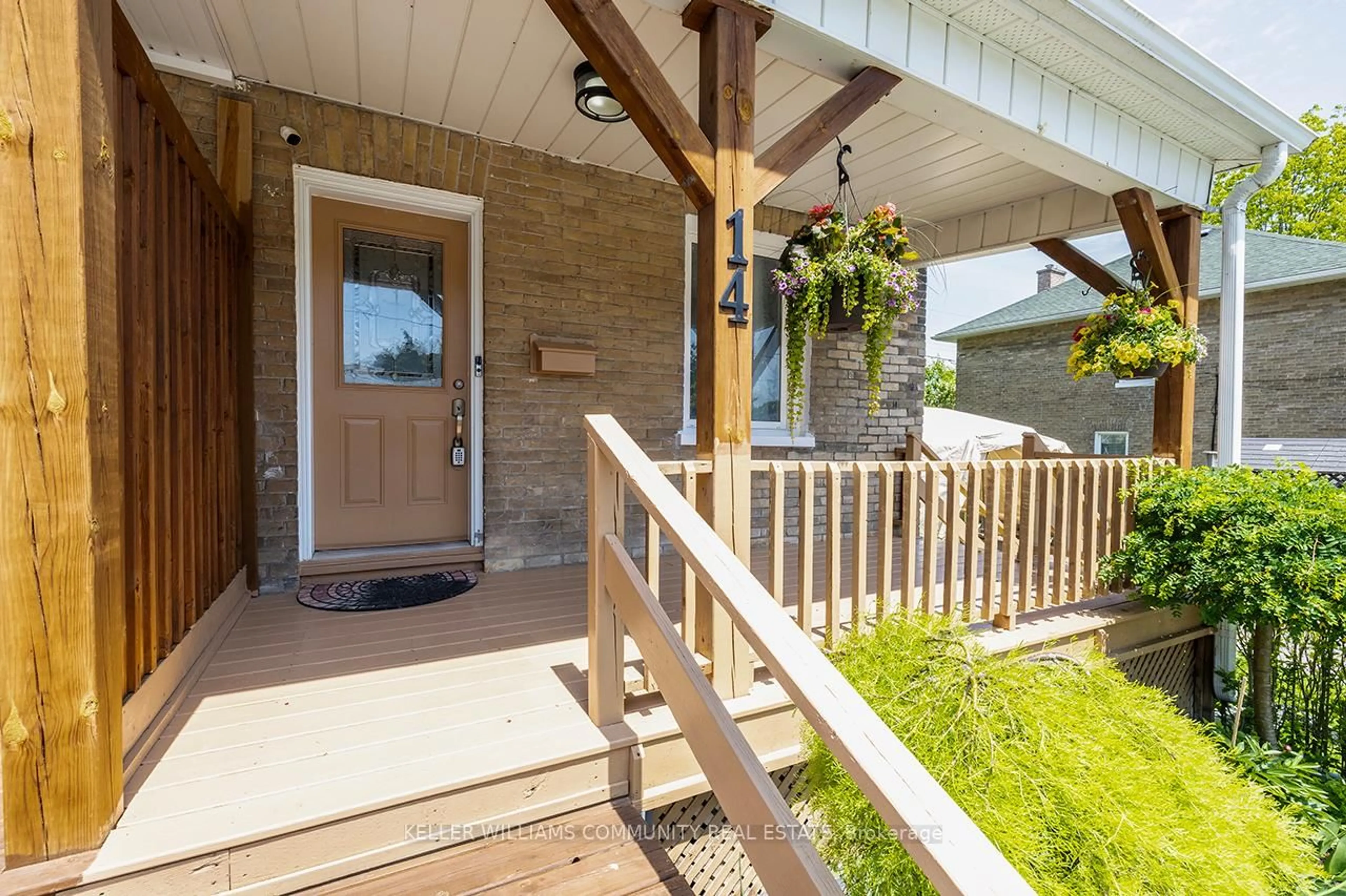 Indoor entryway for 14 Liberty Pl, Clarington Ontario L1C 1W6