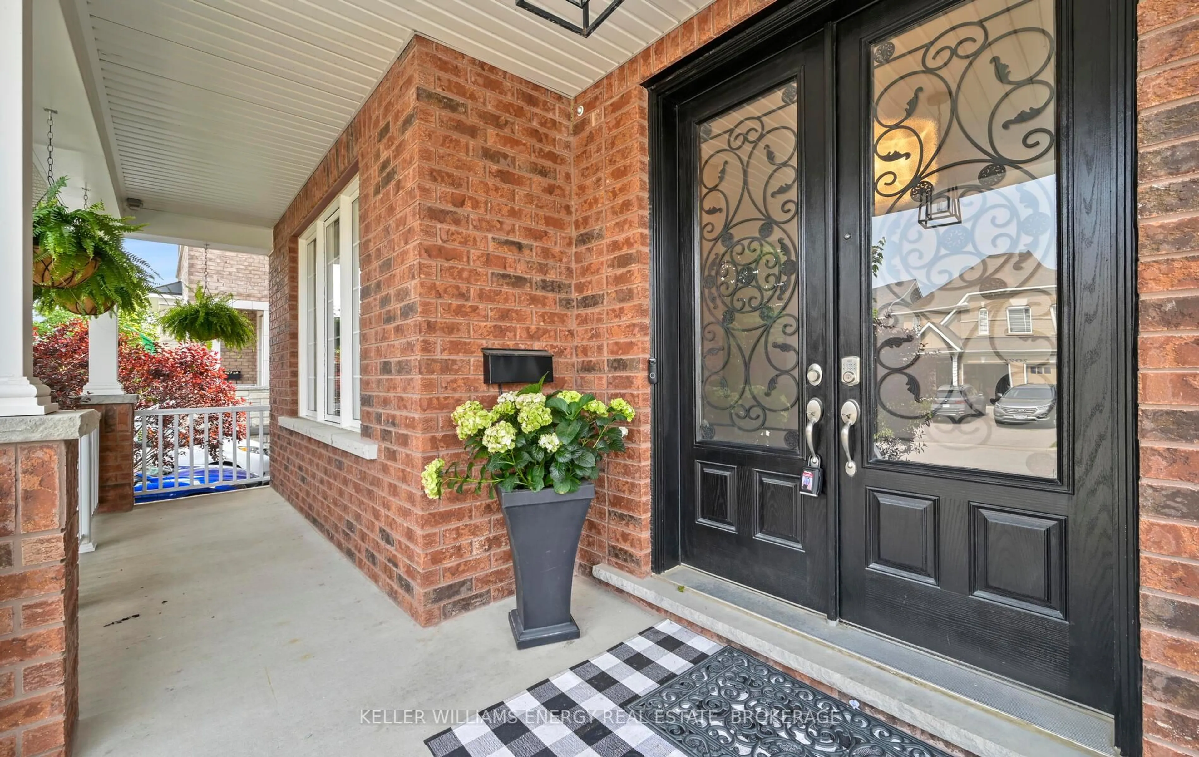 Indoor entryway for 2032 Kurelo Dr, Oshawa Ontario L1K 0W7