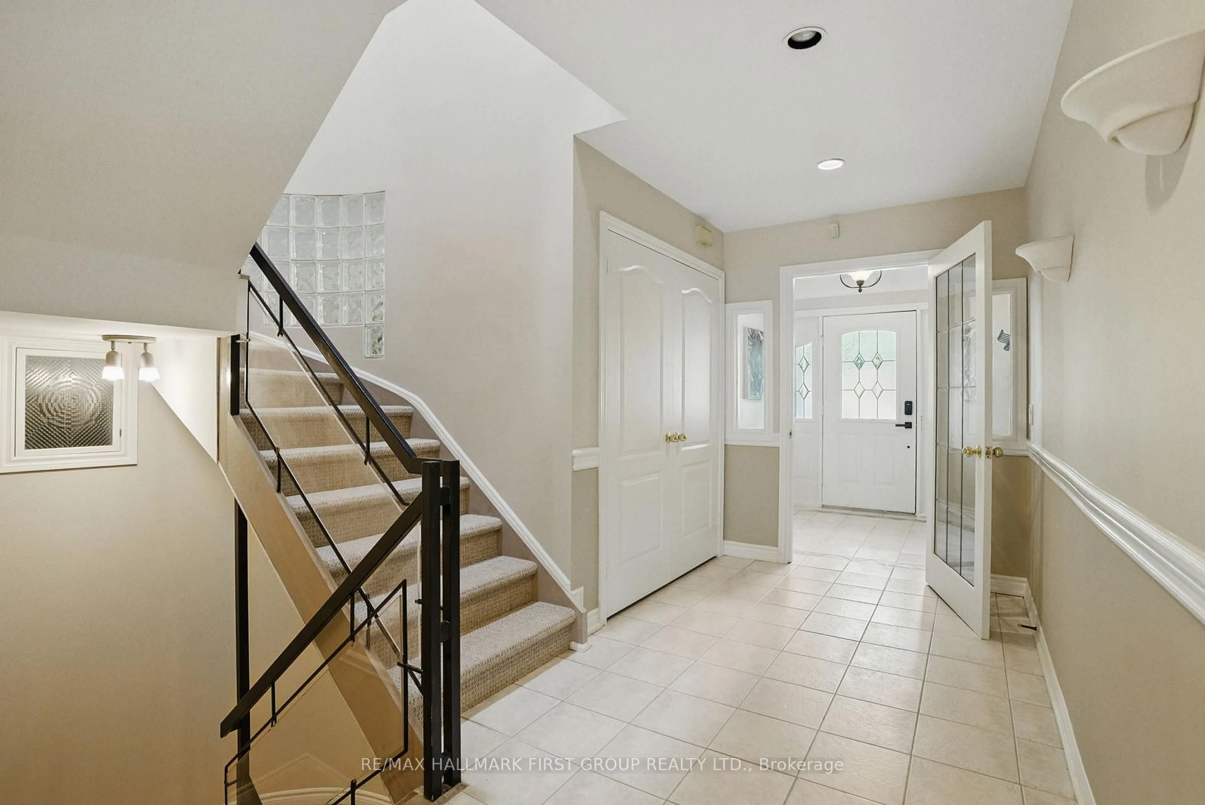 Indoor foyer for 1498 Old Forest Rd, Pickering Ontario L1V 1P1