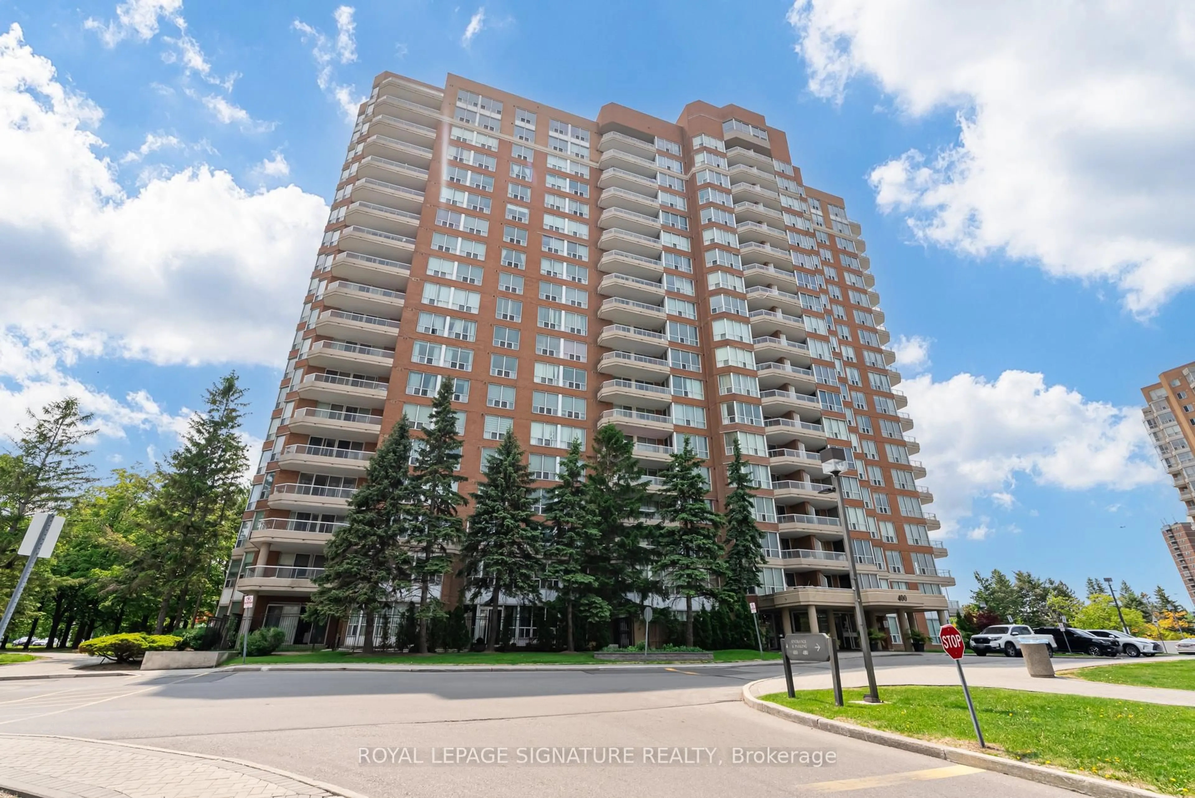 A pic from outside/outdoor area/front of a property/back of a property/a pic from drone, building for 400 McLevin Ave #102, Toronto Ontario M1B 5J4