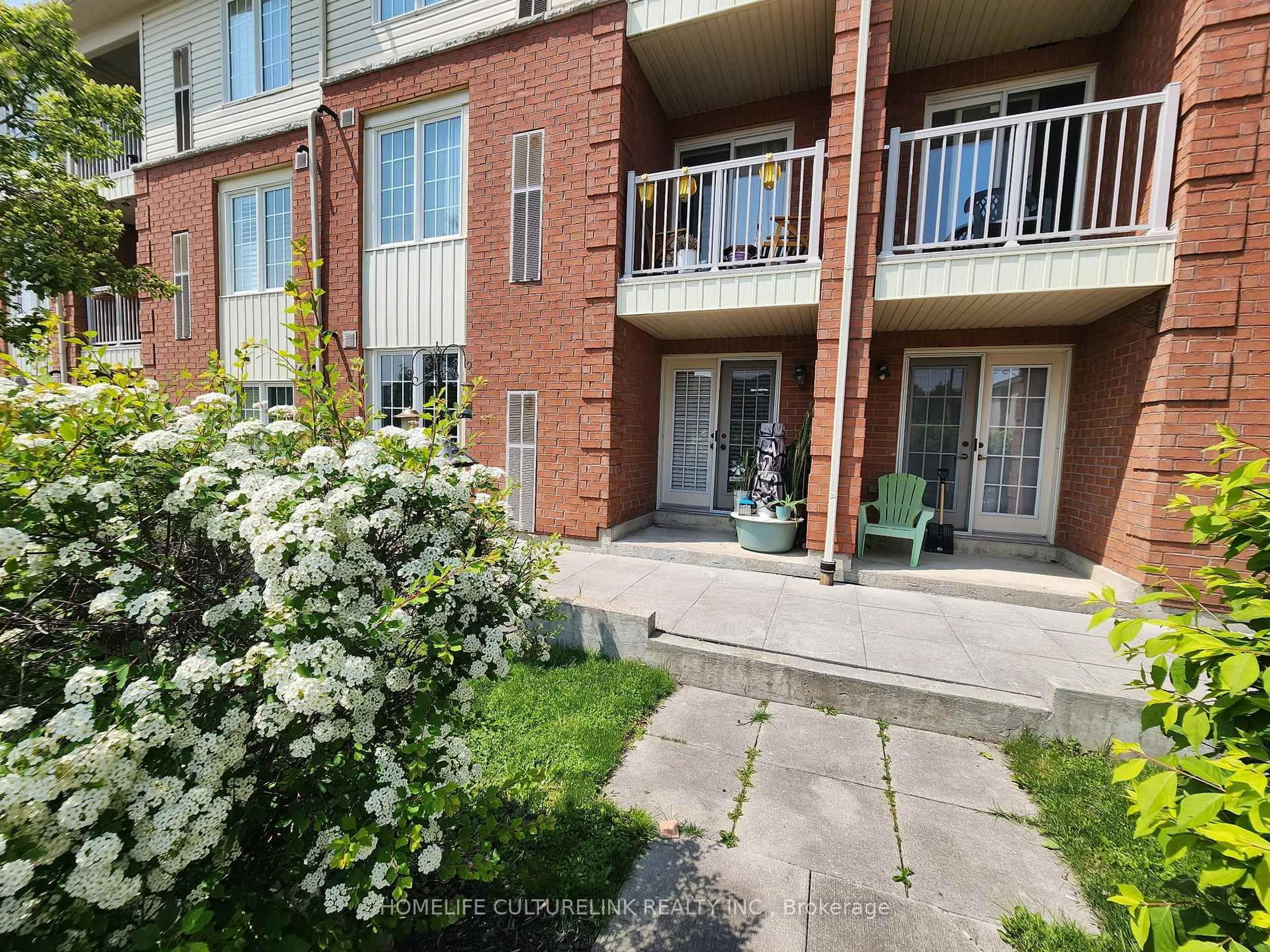 A pic from outside/outdoor area/front of a property/back of a property/a pic from drone, street for 84 Petra 1 Way, Whitby Ontario L1R 0A3