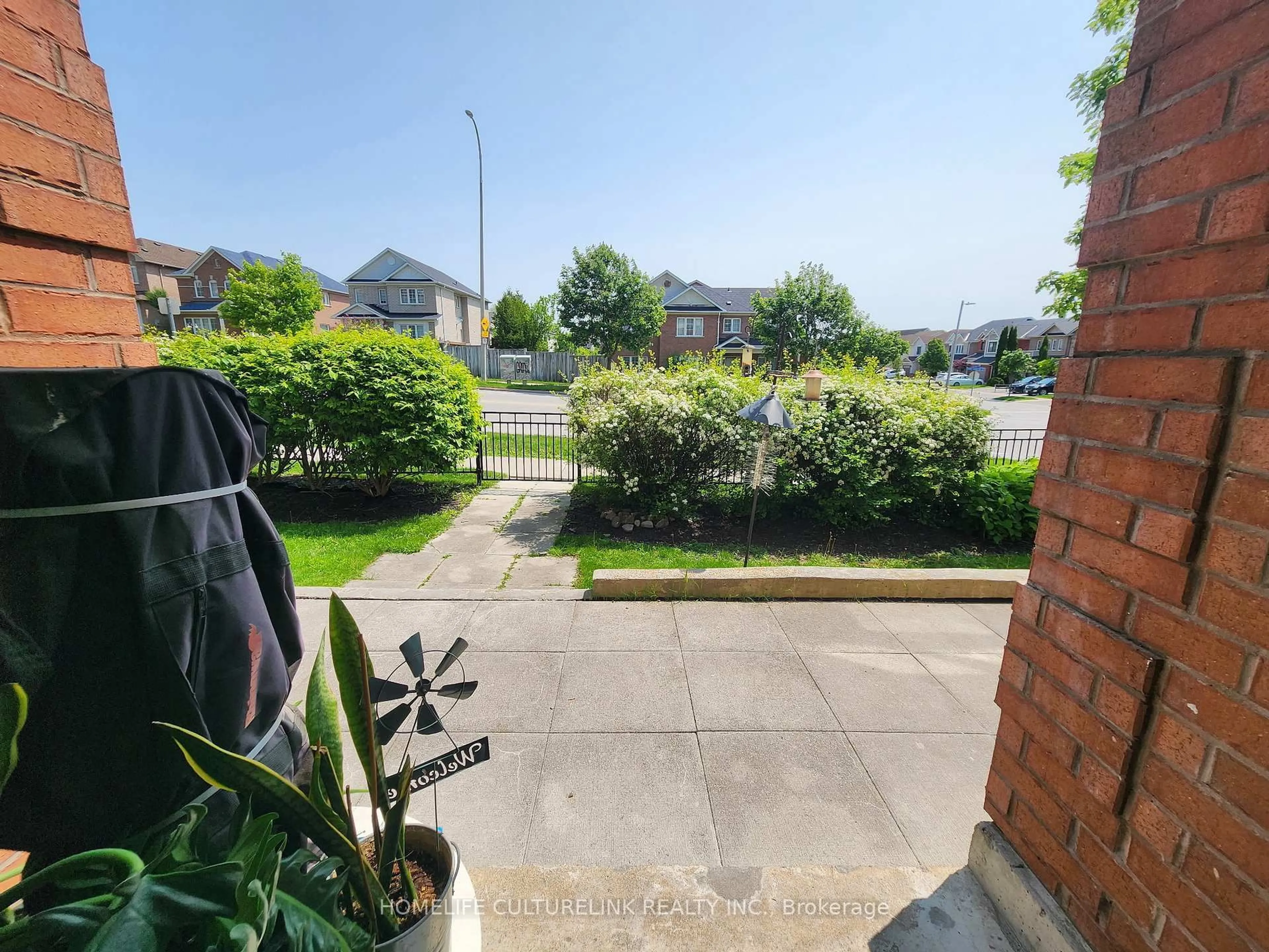 A pic from outside/outdoor area/front of a property/back of a property/a pic from drone, street for 84 Petra 1 Way, Whitby Ontario L1R 0A3
