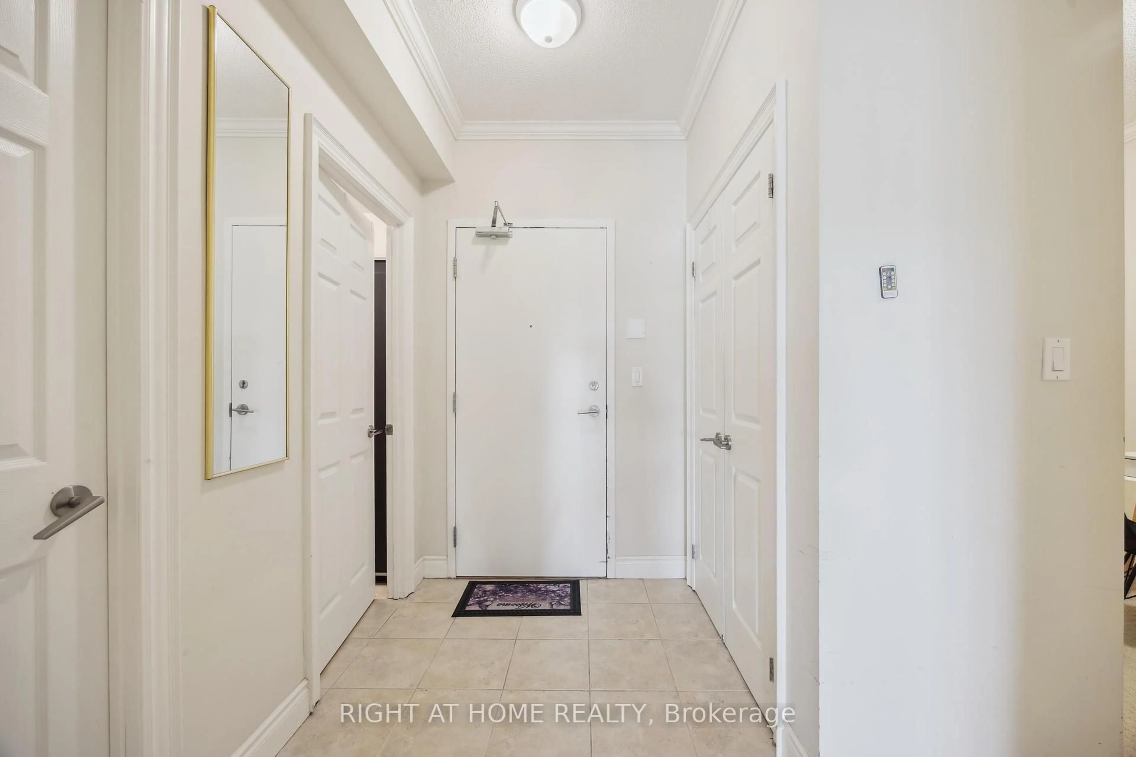 Indoor entryway for 171 Shanly St #205, Scugog Ontario L9L 0A3