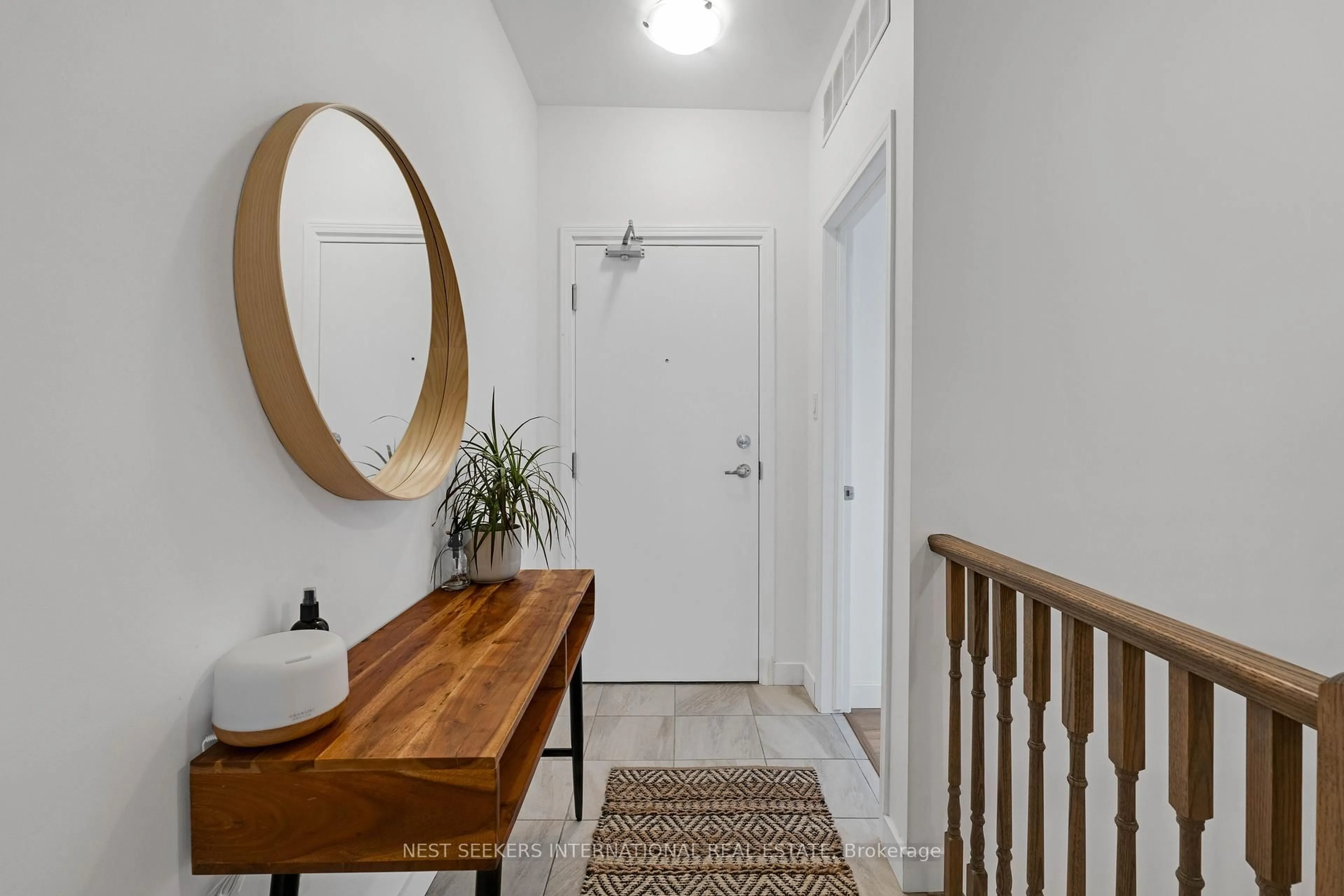 Indoor entryway for 1148 Dragonfly Ave #104, Pickering Ontario L1X 0H5