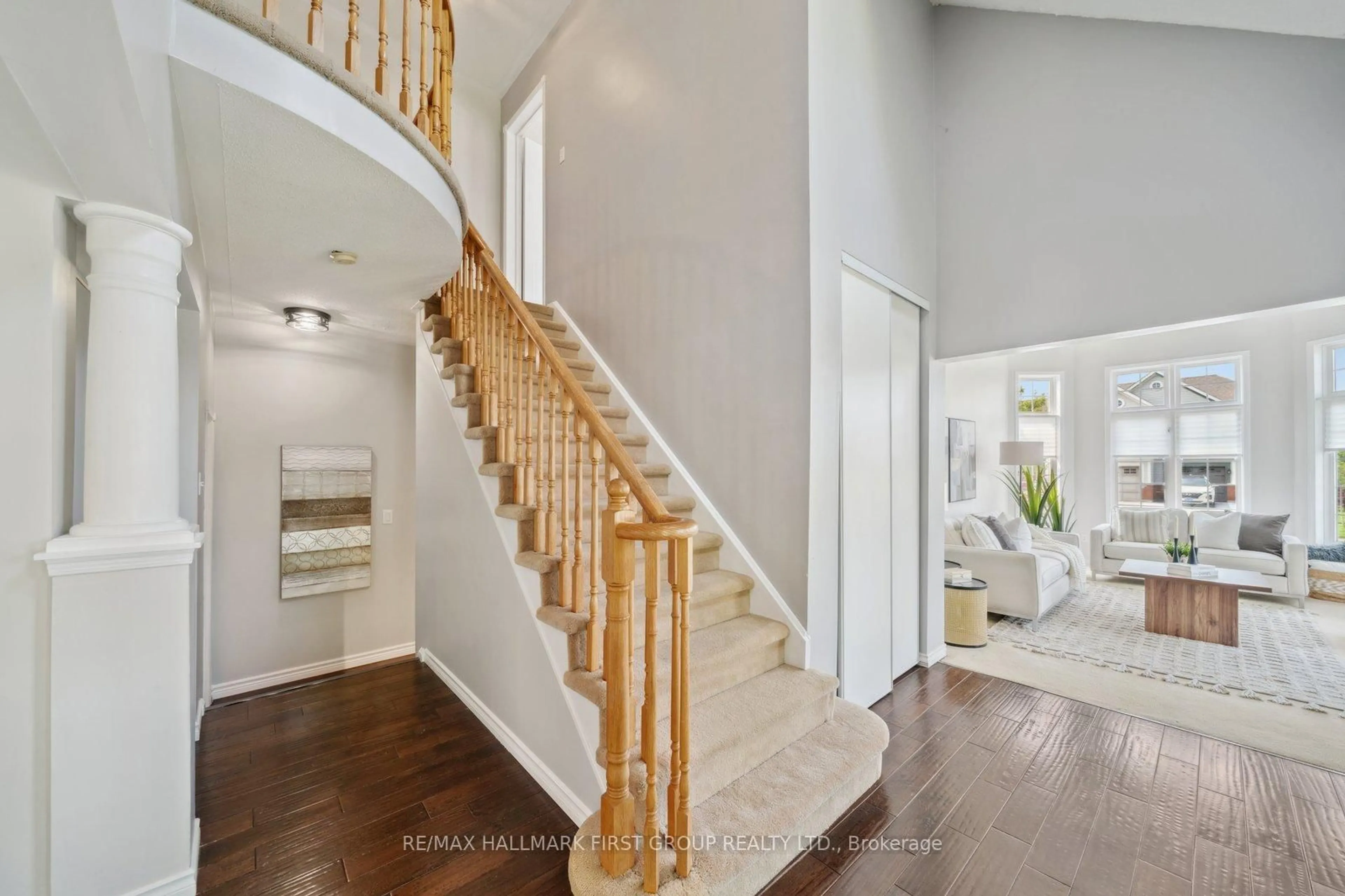 Indoor entryway for 39 Breakwater Dr, Whitby Ontario L1N 9N7