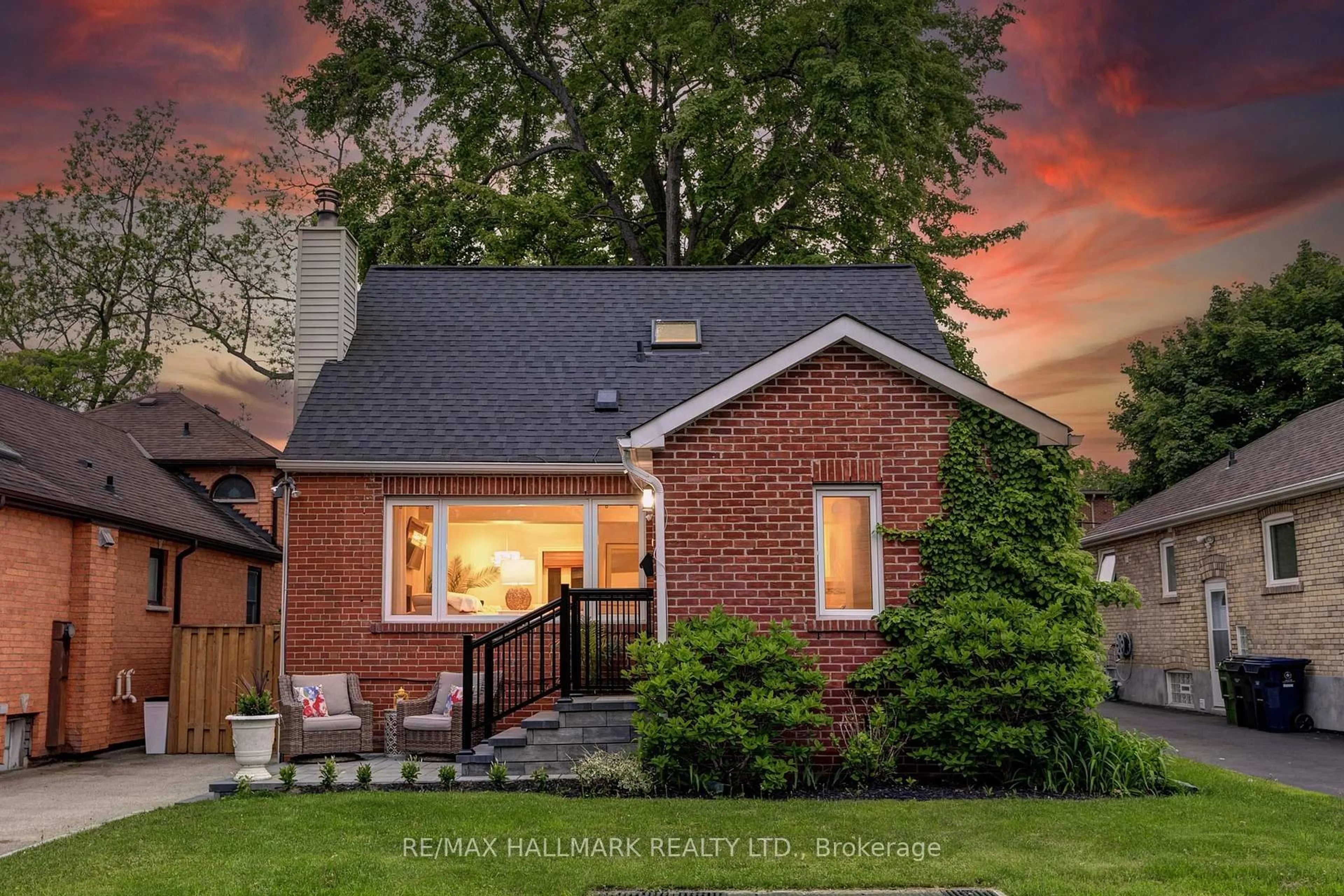 Home with brick exterior material, unknown for 12 Queensgrove Rd, Toronto Ontario M1N 3A8