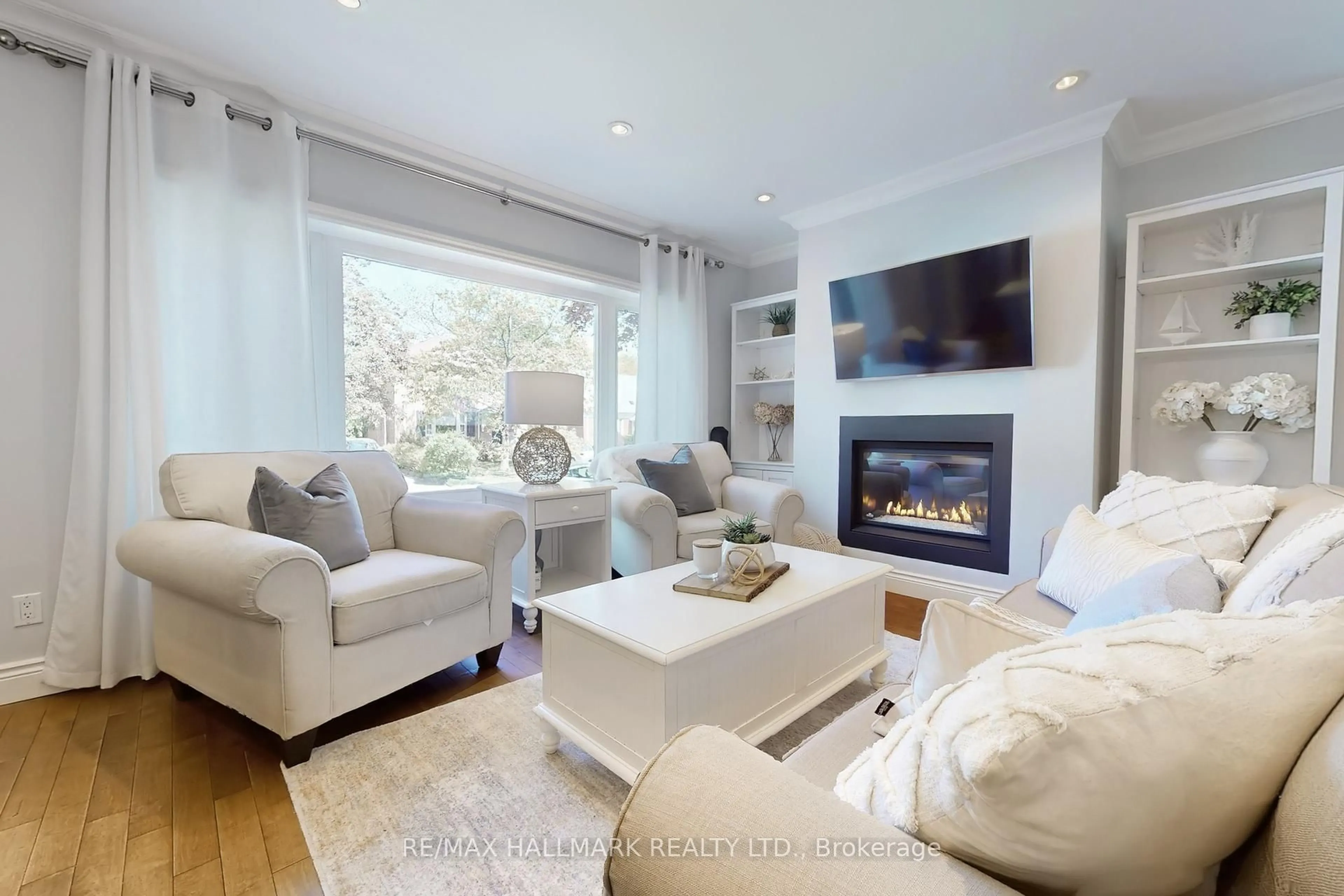 Living room with furniture, wood/laminate floor for 12 Queensgrove Rd, Toronto Ontario M1N 3A8