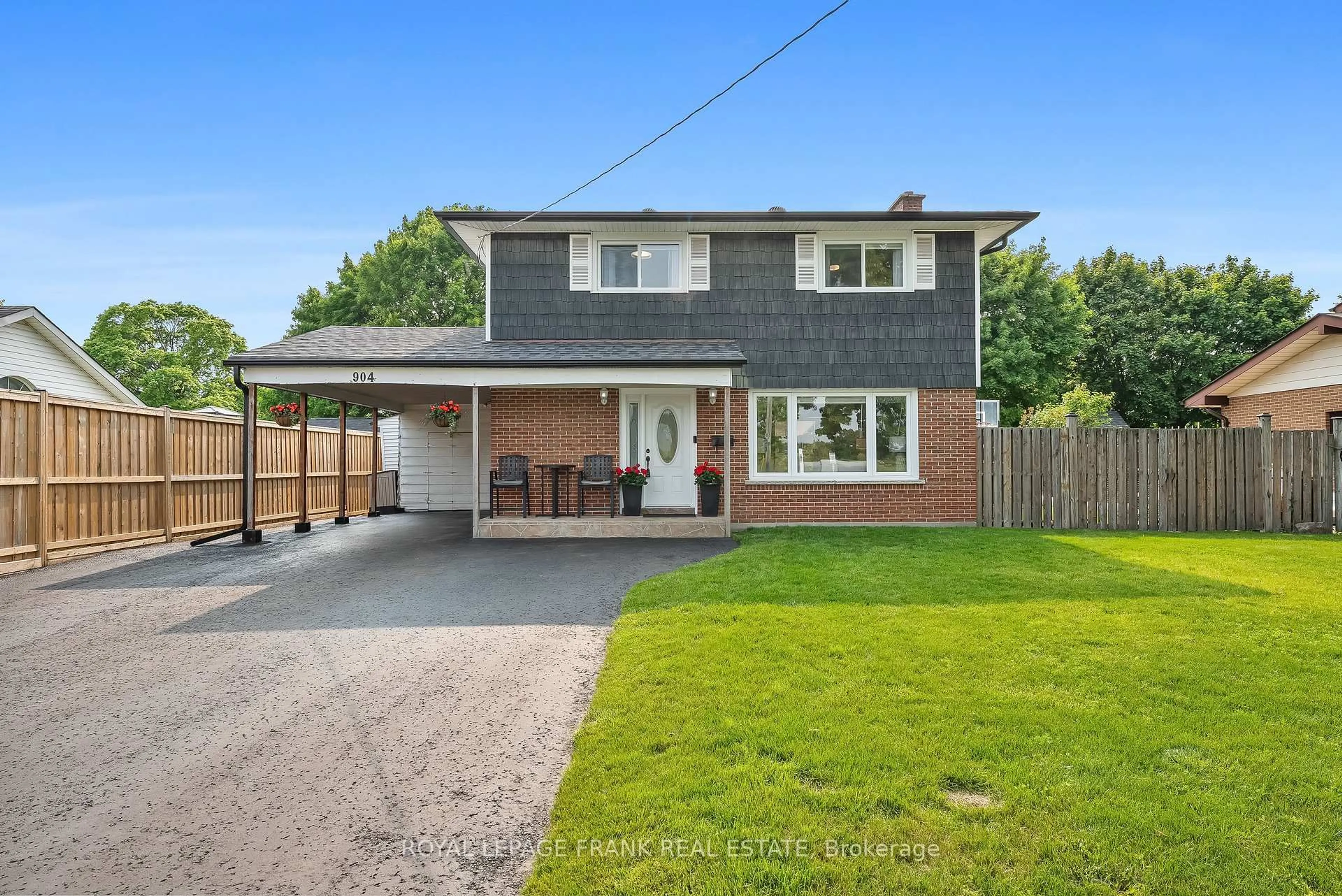 A pic from outside/outdoor area/front of a property/back of a property/a pic from drone, street for 904 Somerville St, Oshawa Ontario L1G 4J7