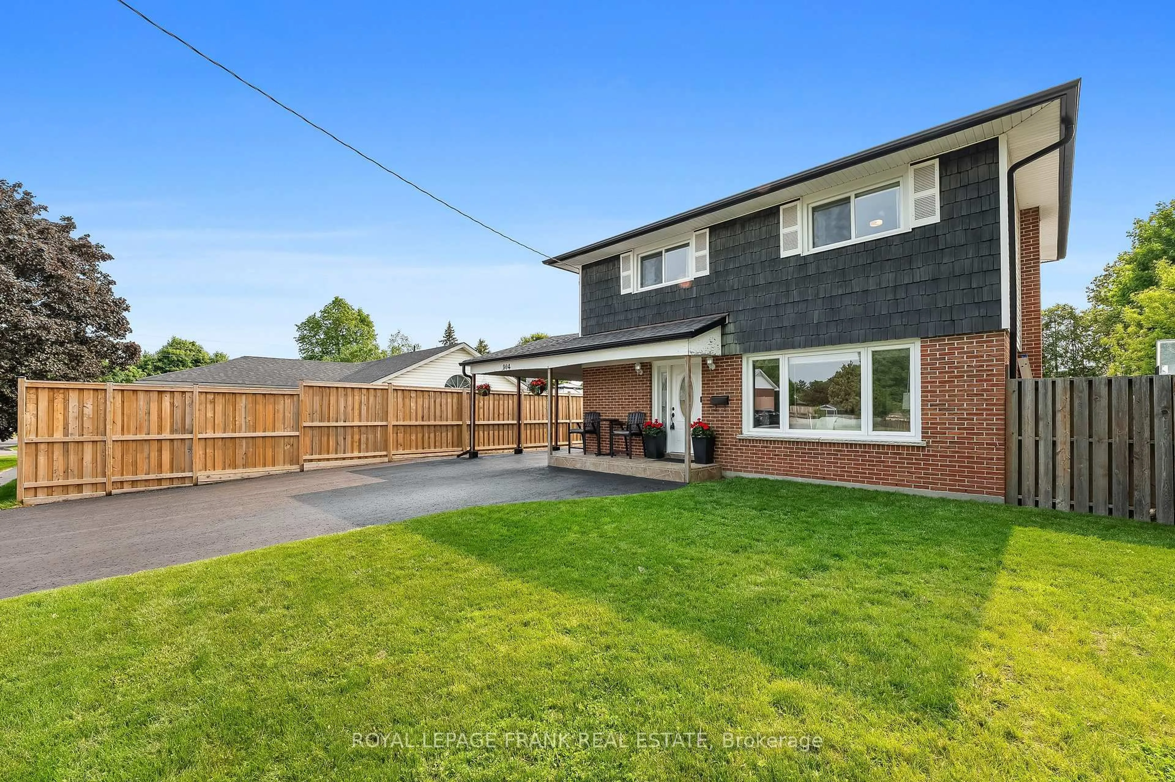 A pic from outside/outdoor area/front of a property/back of a property/a pic from drone, street for 904 Somerville St, Oshawa Ontario L1G 4J7