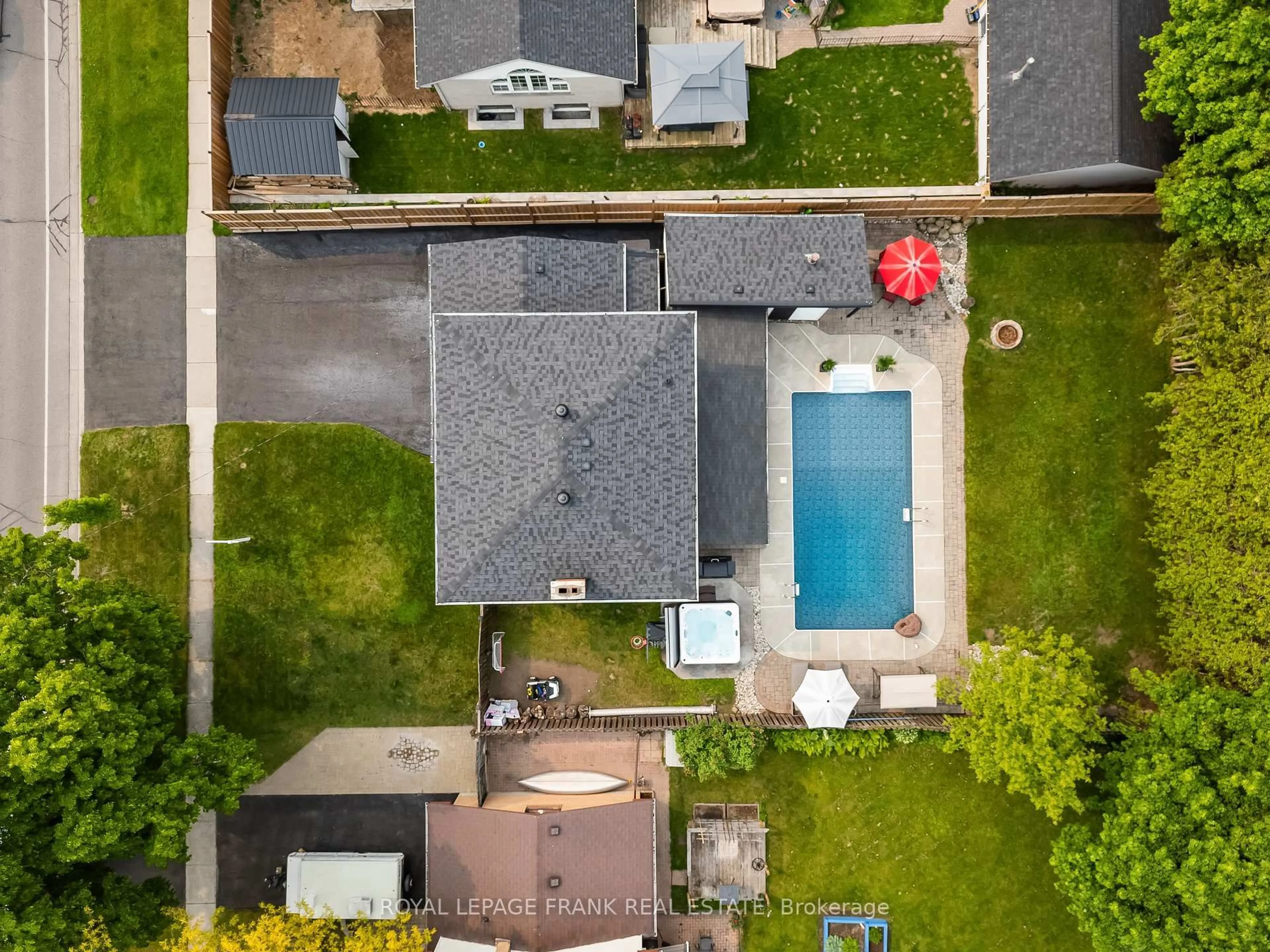 A pic from outside/outdoor area/front of a property/back of a property/a pic from drone, street for 904 Somerville St, Oshawa Ontario L1G 4J7
