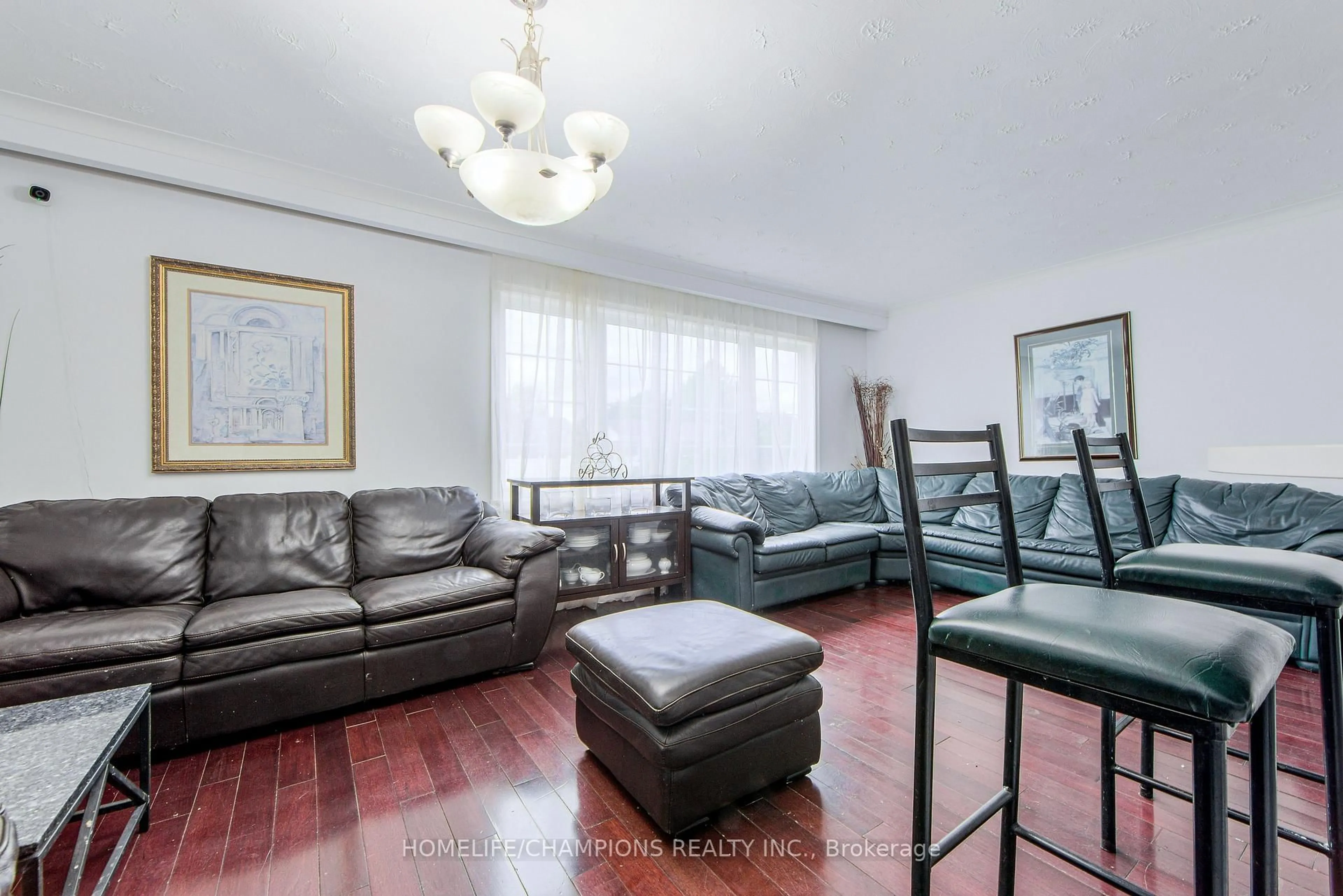 Living room with furniture, wood/laminate floor for 29 Penzance Dr, Toronto Ontario M1K 4Z4