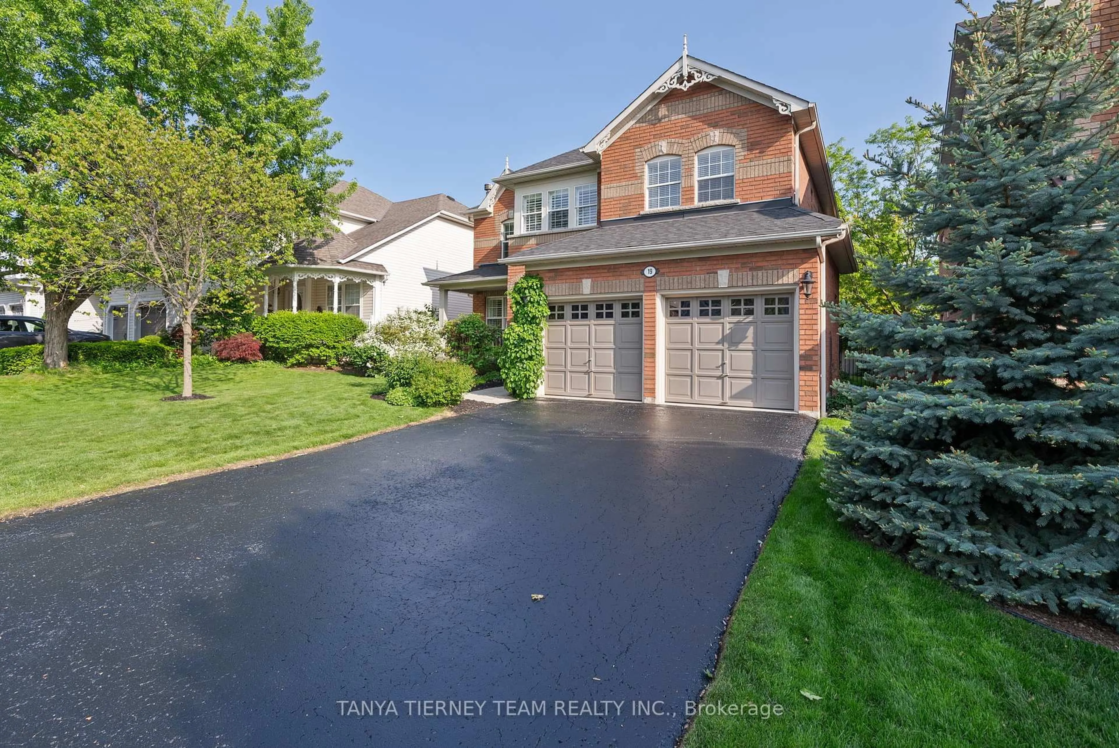 Unknown for 19 Pauline Ave, Whitby Ontario L1M 2H7