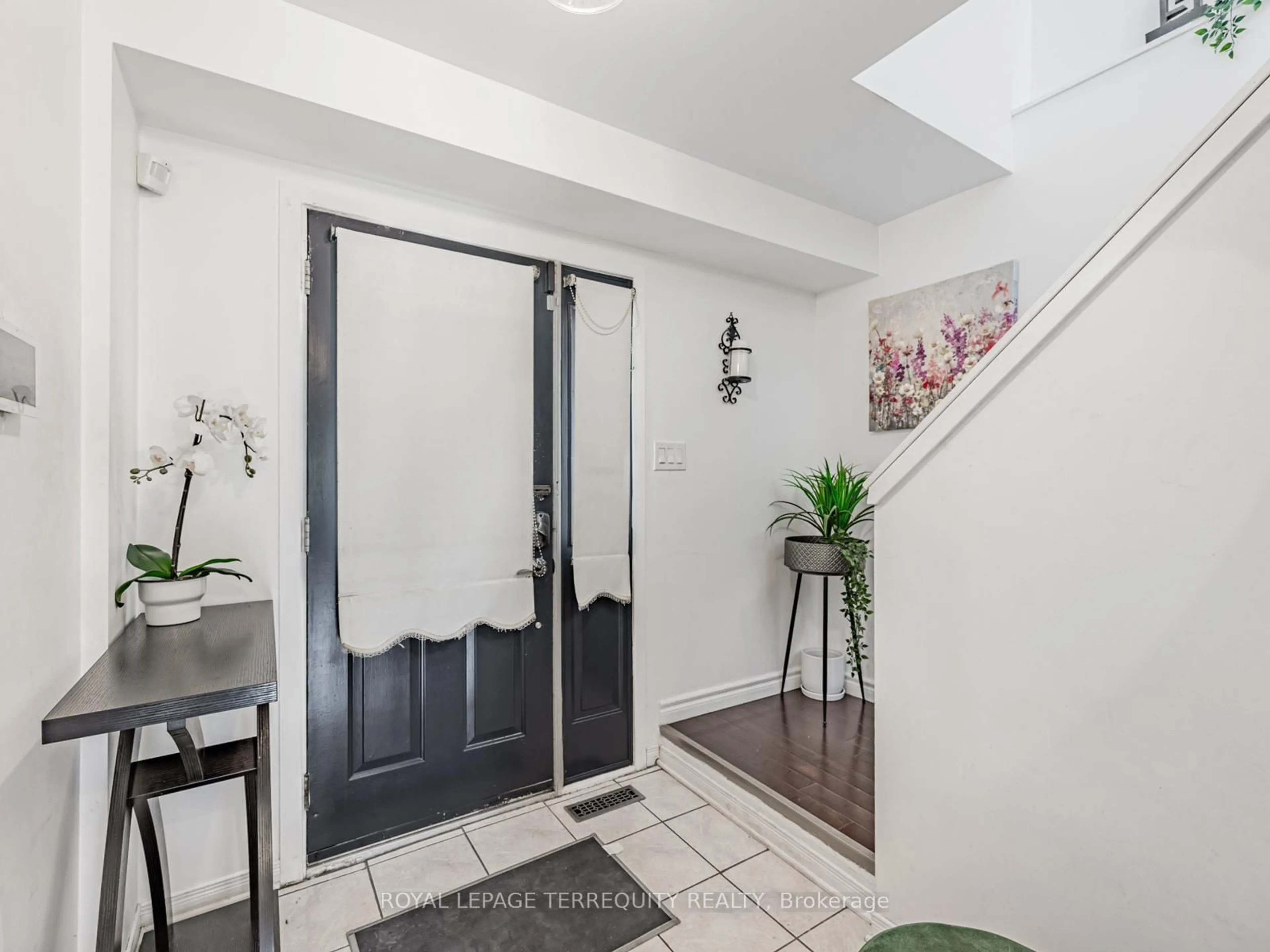 Indoor entryway for 79 John Tabor Tr, Toronto Ontario M1B 2P5