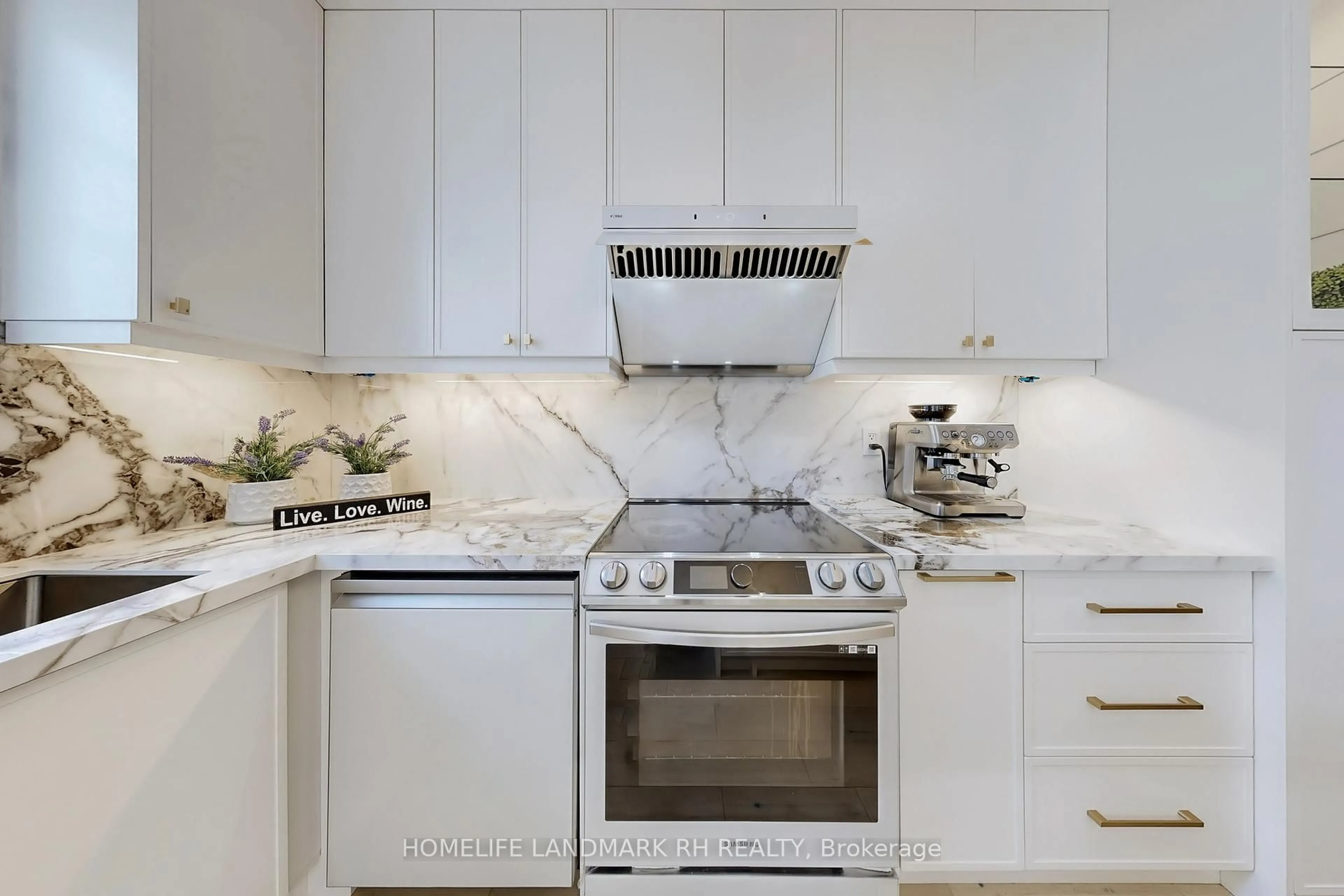 Contemporary kitchen, ceramic/tile floor for 1 Mac Frost Way, Toronto Ontario M1X 2A7