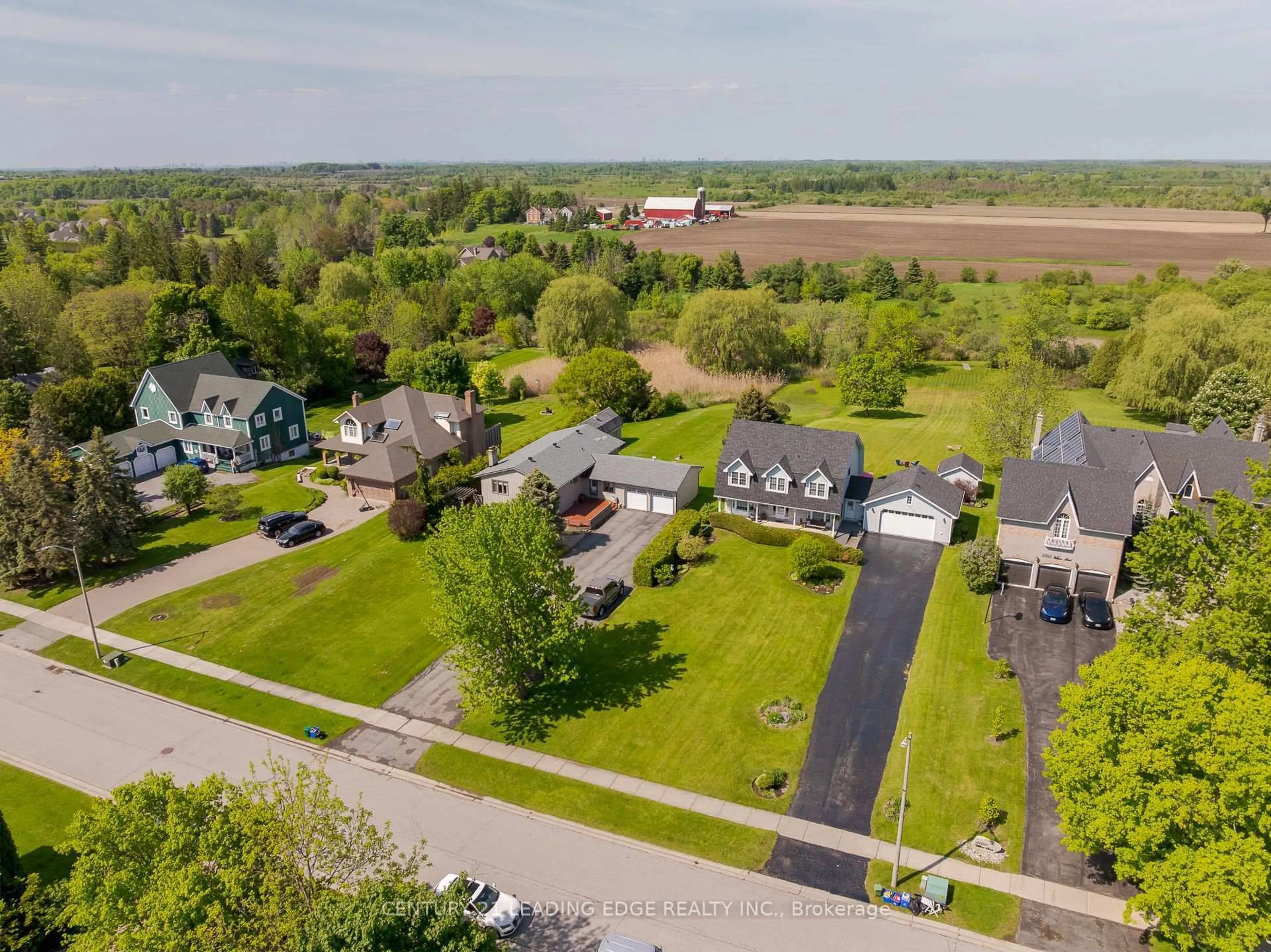 A pic from outside/outdoor area/front of a property/back of a property/a pic from drone, street for 5048 William St, Pickering Ontario L1Y 1B2
