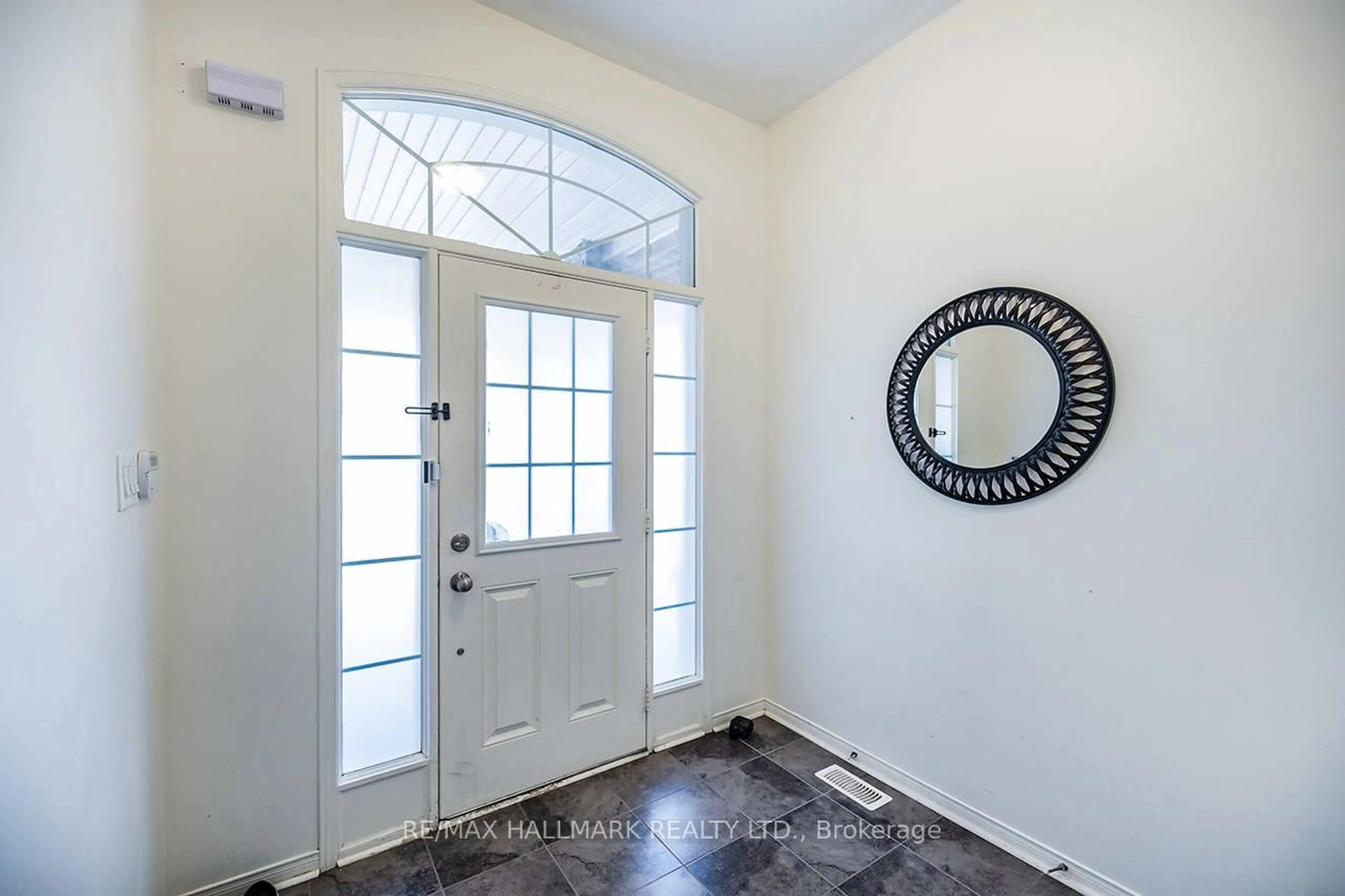 Indoor entryway for 1389 Woodstream Ave, Oshawa Ontario L1K 0N6