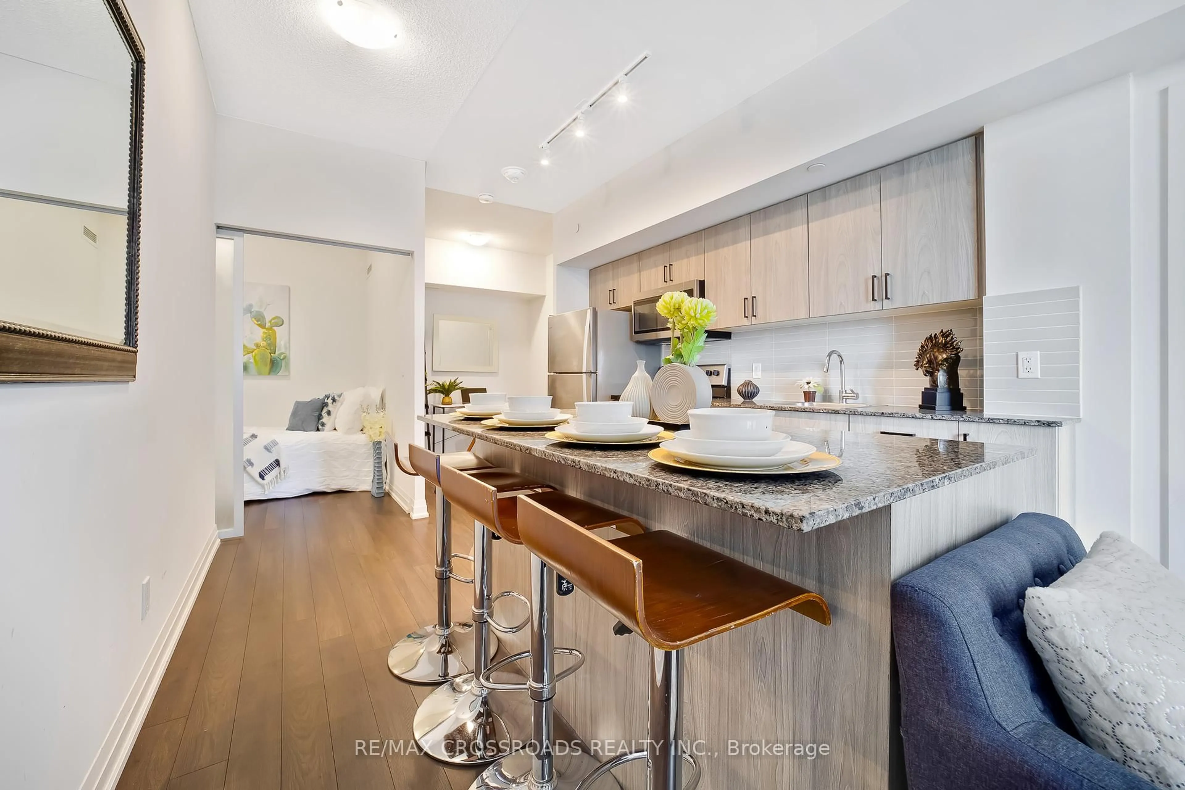 Open concept kitchen, wood/laminate floor for 20 Meadowglen Pl #1910, Toronto Ontario M1G 0A9