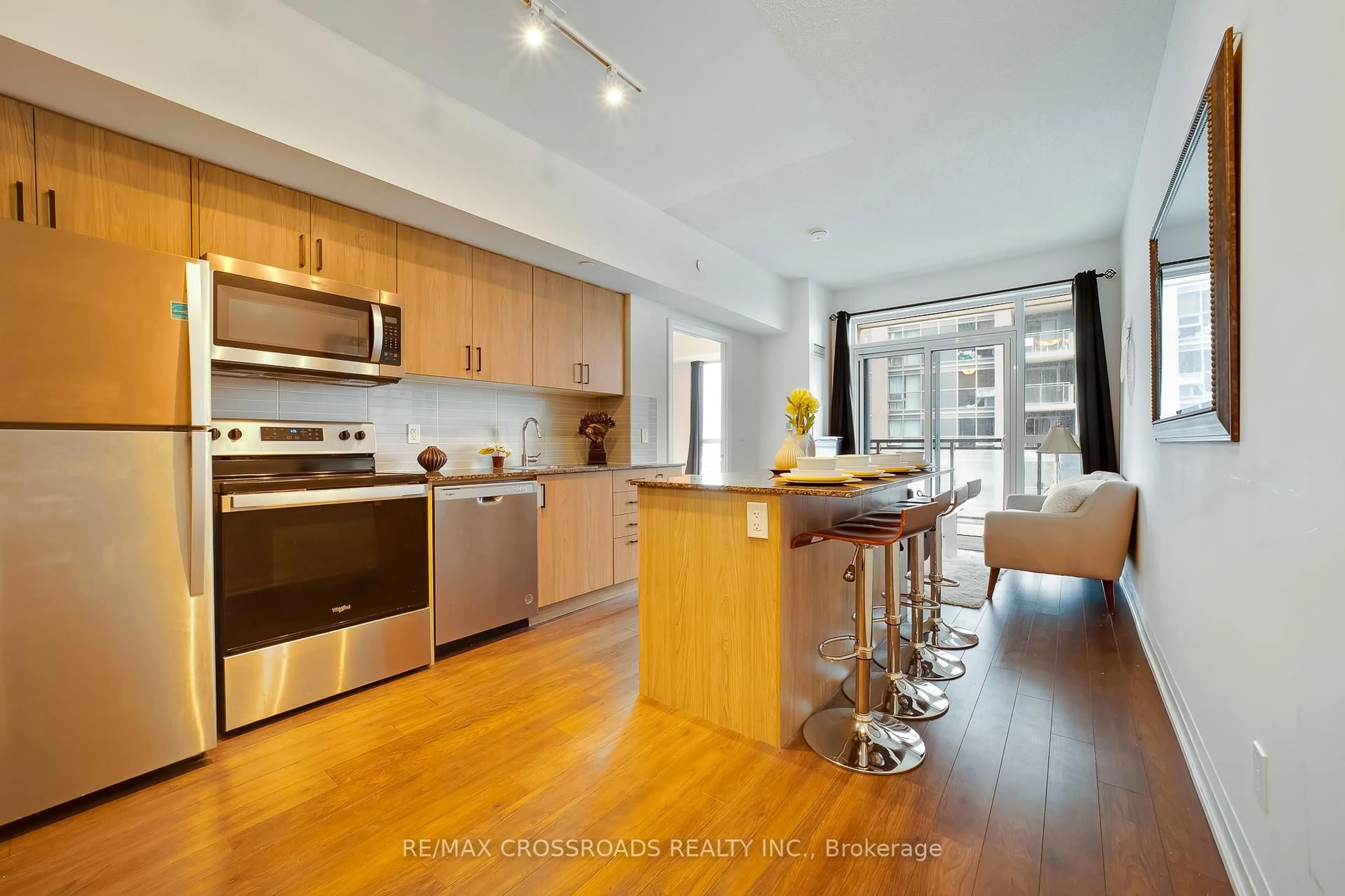 Open concept kitchen, wood/laminate floor for 20 Meadowglen Pl #1910, Toronto Ontario M1G 0A9