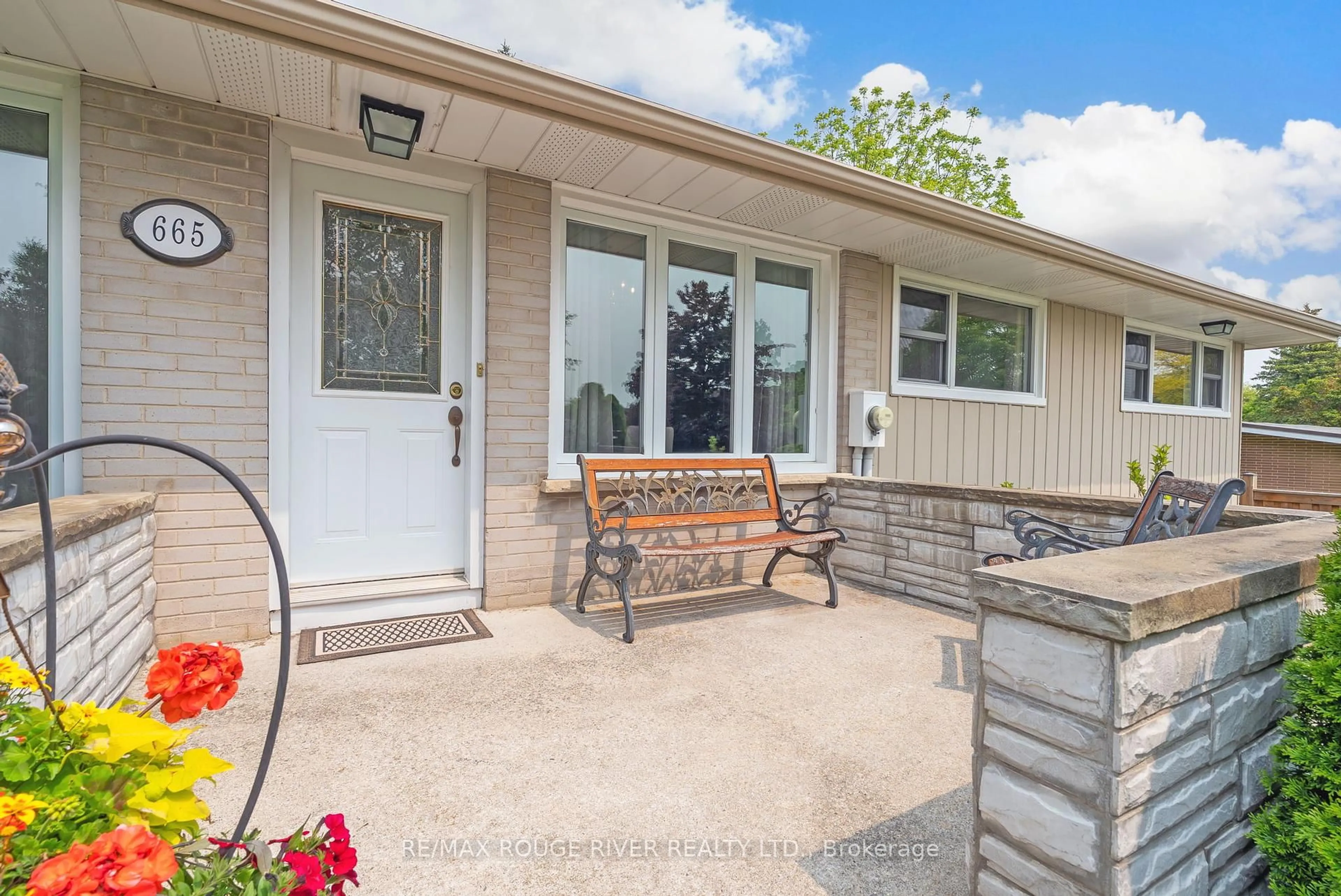 Unknown for 665 Jasmine Cres, Oshawa Ontario L1G 3C4
