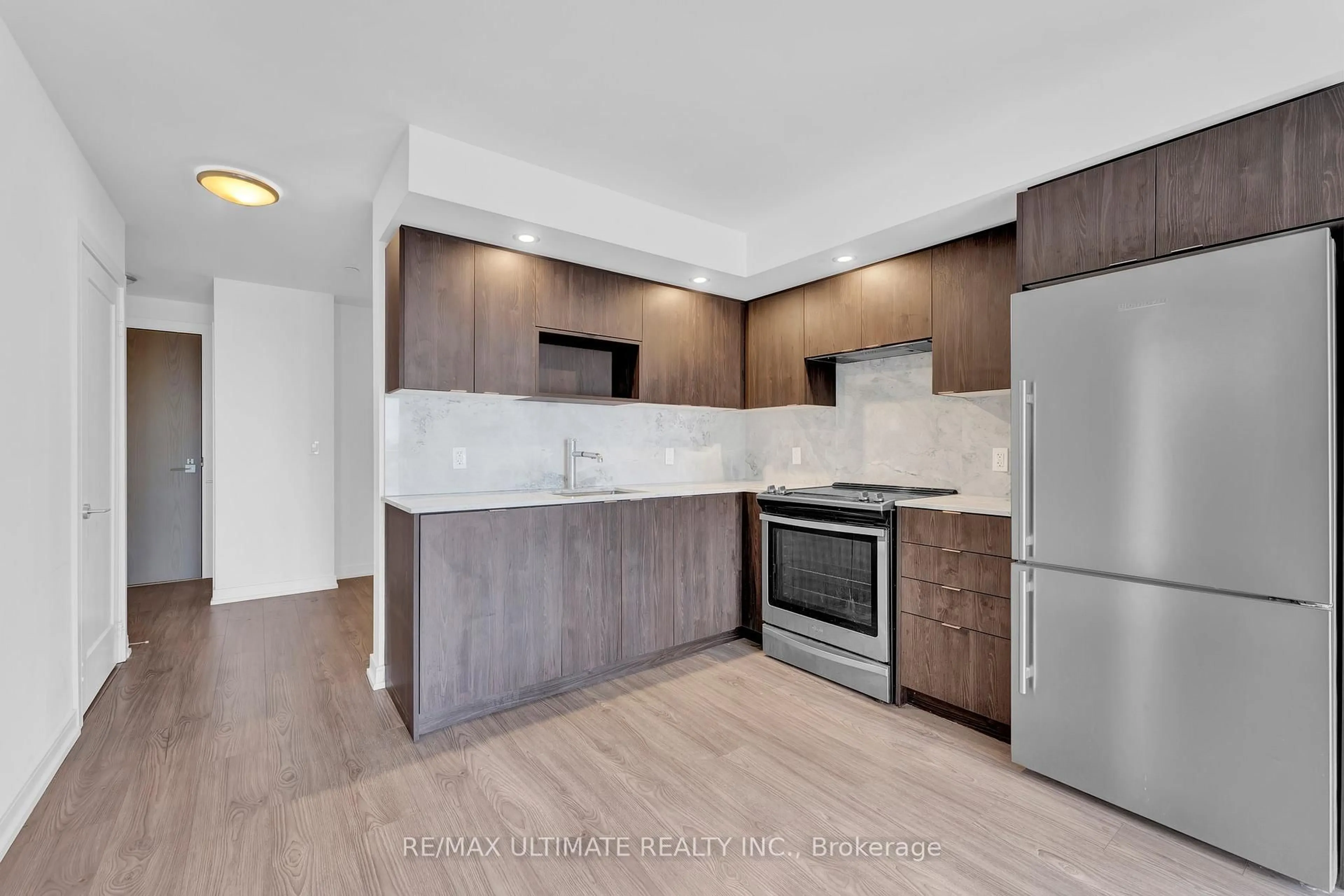 Standard kitchen, unknown for 225 Village Green Sq #1006, Toronto Ontario M1S 0N4