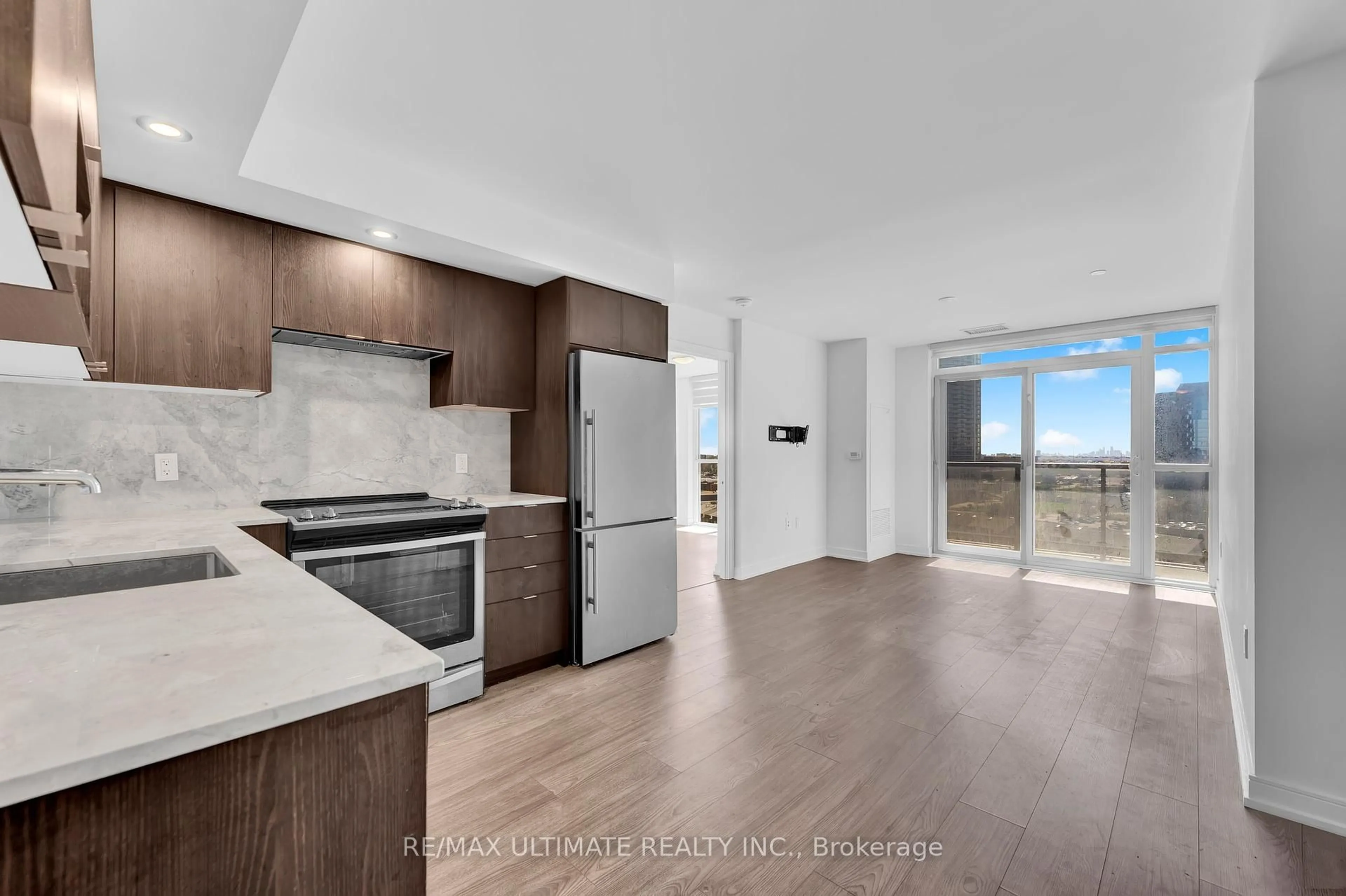 Open concept kitchen, unknown for 225 Village Green Sq #1006, Toronto Ontario M1S 0N4