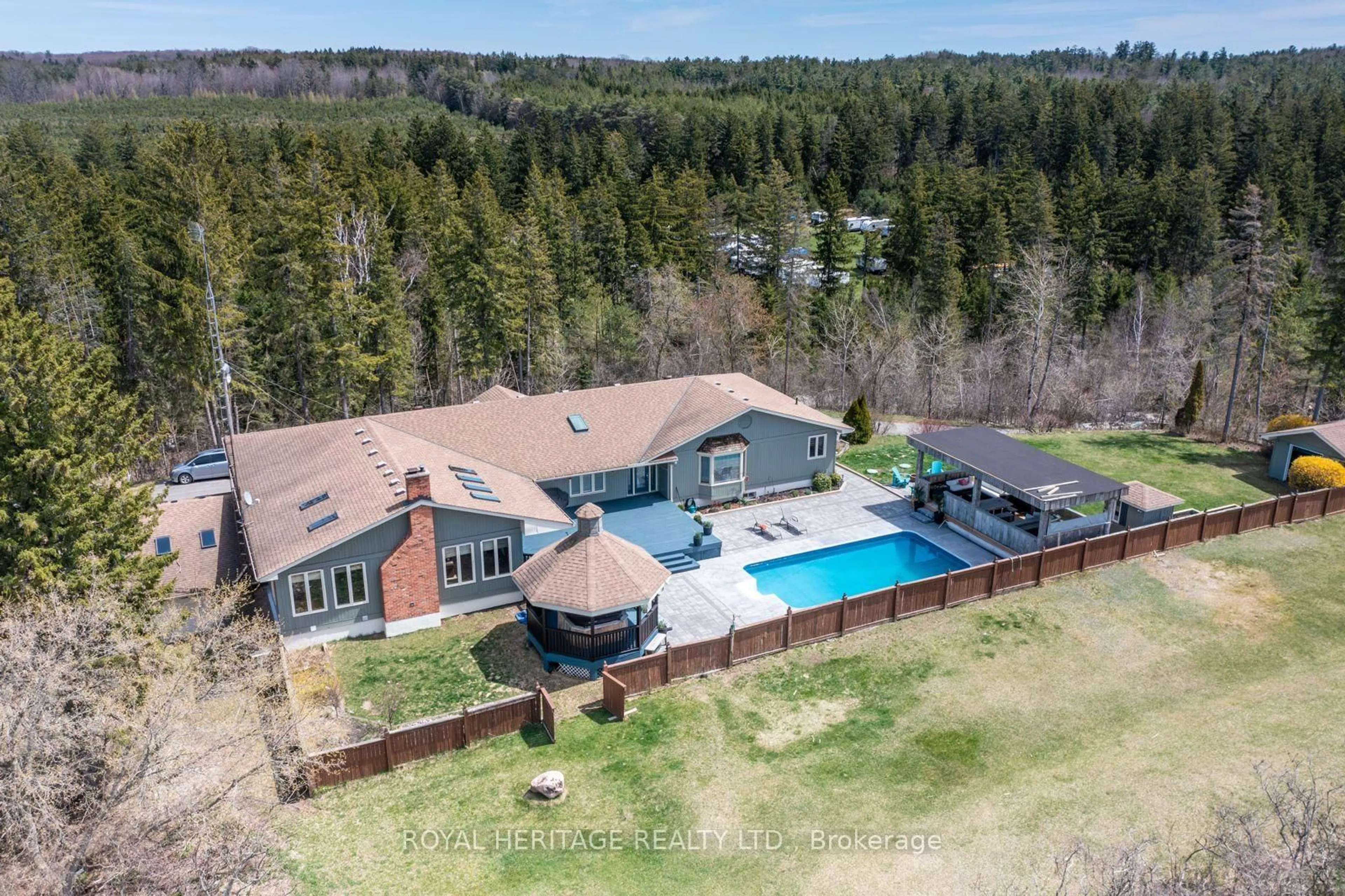 A pic from outside/outdoor area/front of a property/back of a property/a pic from drone, unknown for 10420 Russell Rd, Scugog Ontario L9L 1B3
