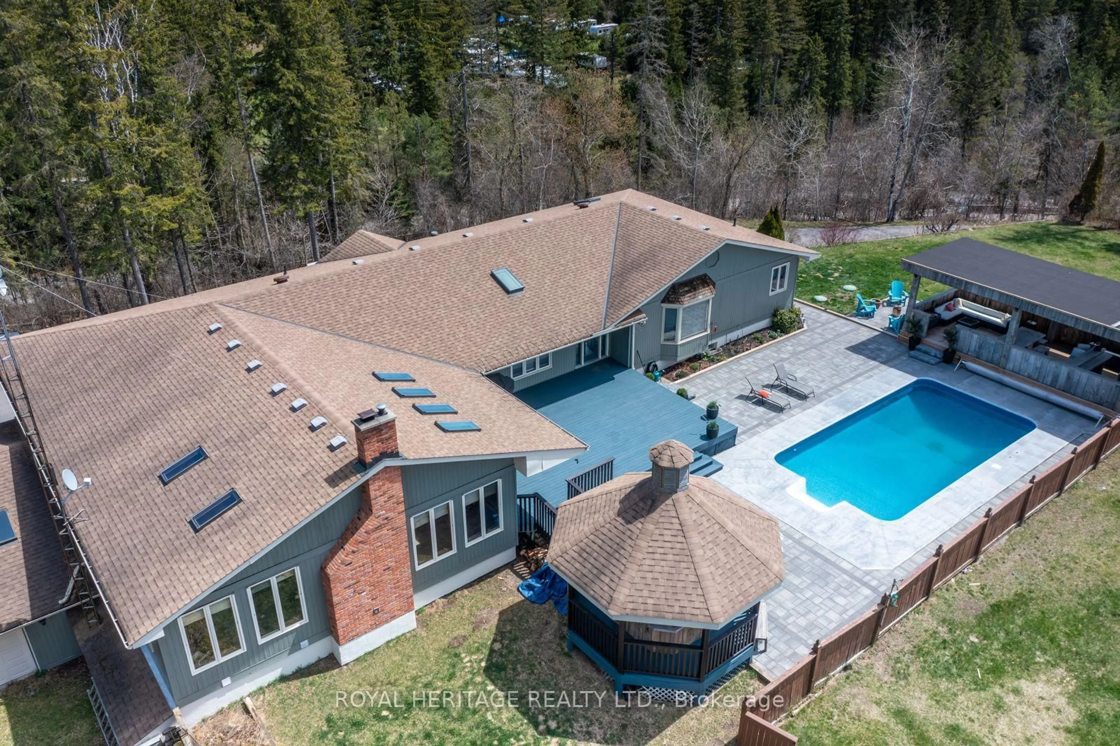 A pic from outside/outdoor area/front of a property/back of a property/a pic from drone, mountain view for 10420 Russell Rd, Scugog Ontario L9L 1B3