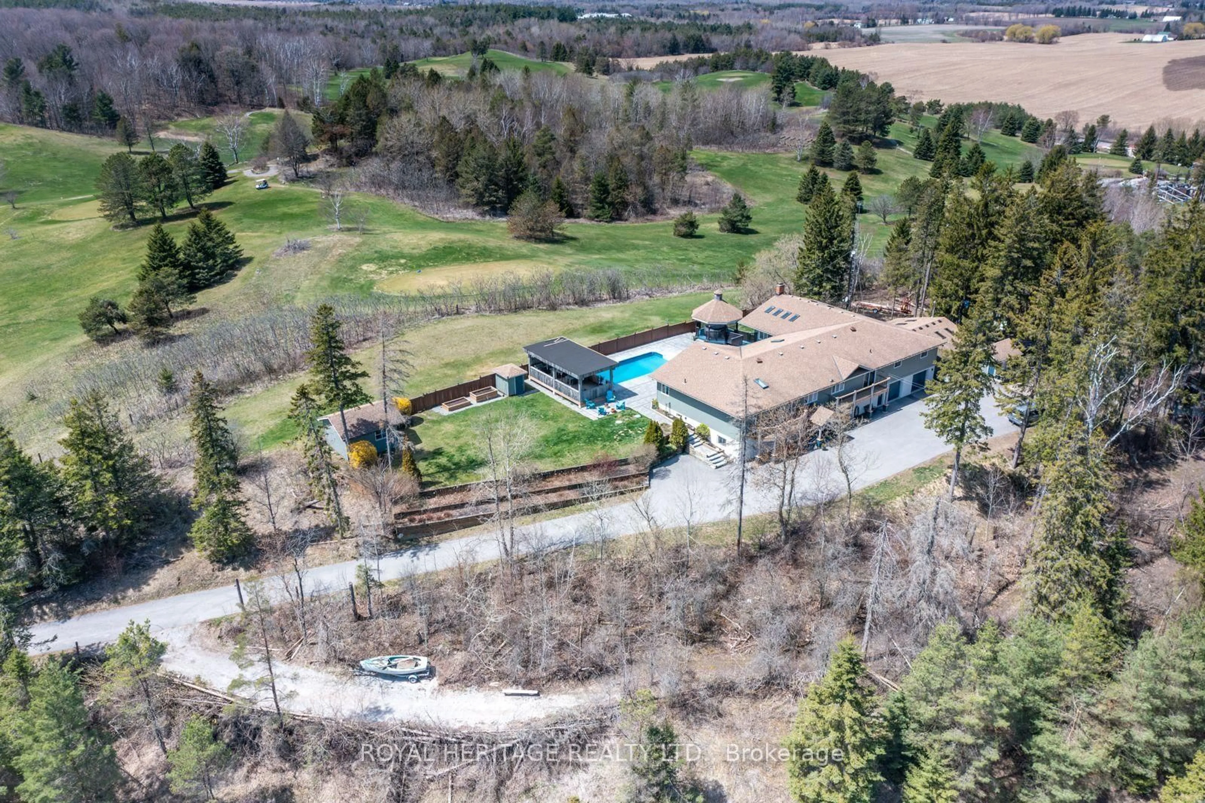 A pic from outside/outdoor area/front of a property/back of a property/a pic from drone, unknown for 10420 Russell Rd, Scugog Ontario L9L 1B3