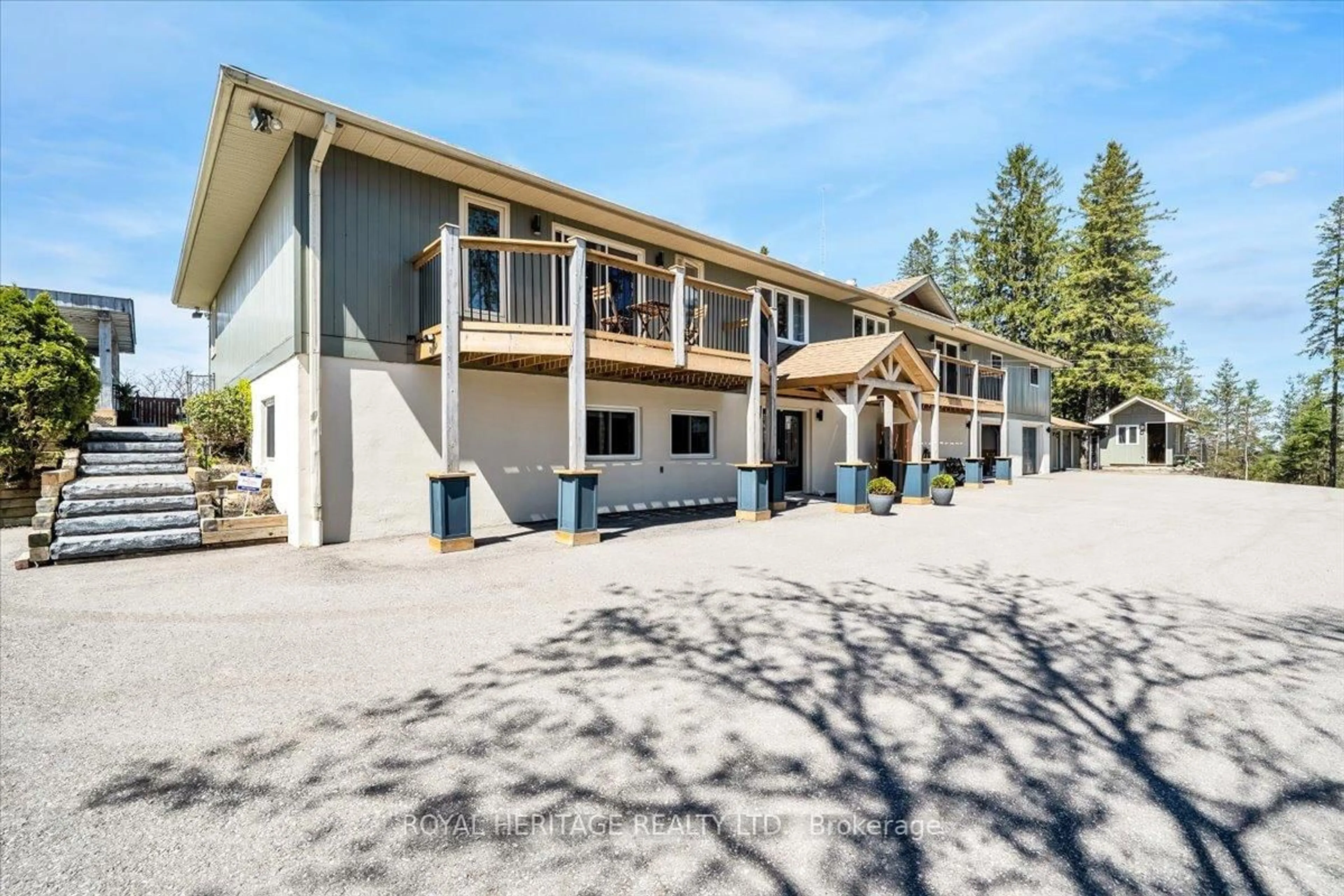 Patio, mountain view for 10420 Russell Rd, Scugog Ontario L9L 1B3