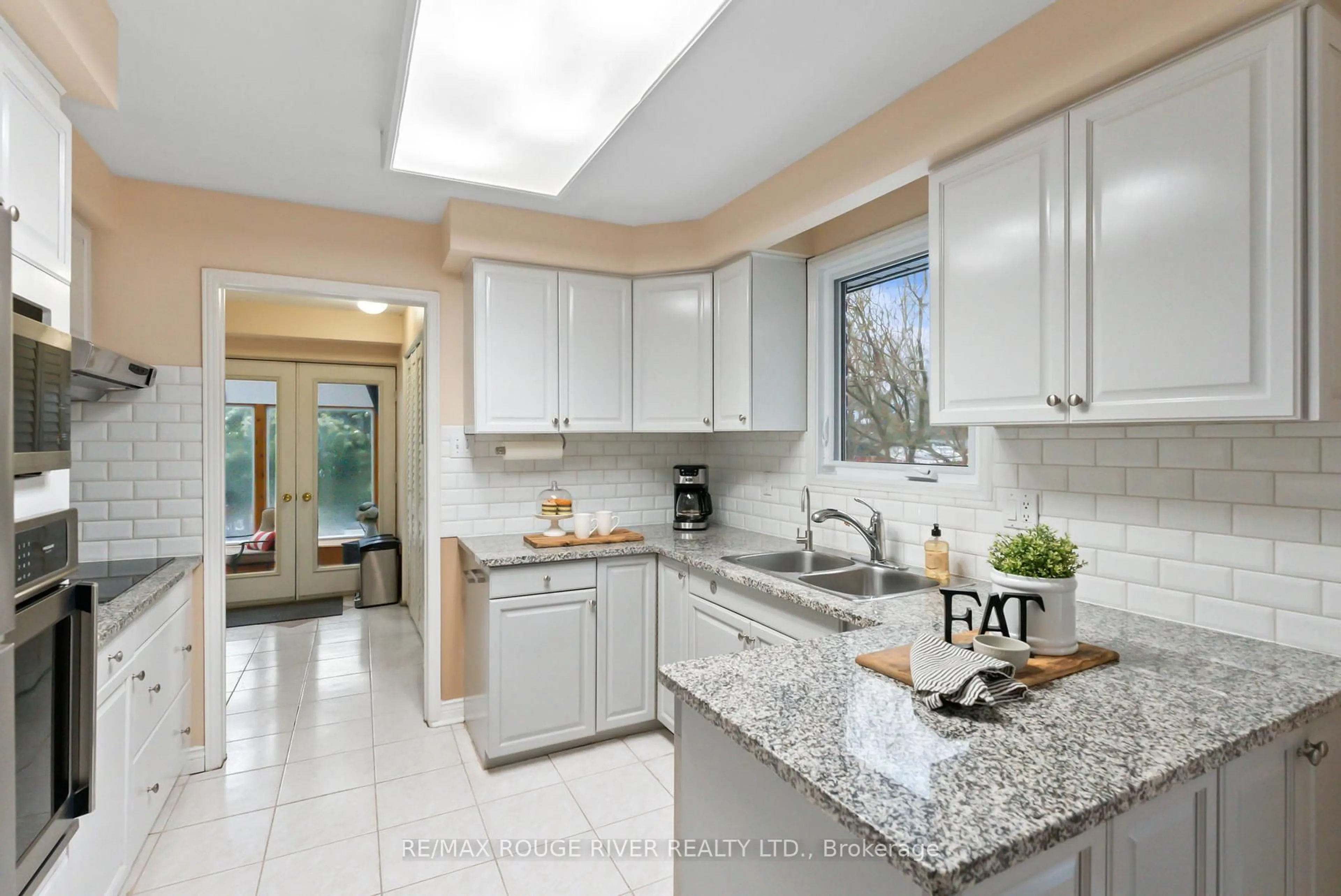 Open concept kitchen, ceramic/tile floor for 146 Gadsby Dr, Whitby Ontario L1N 6M4
