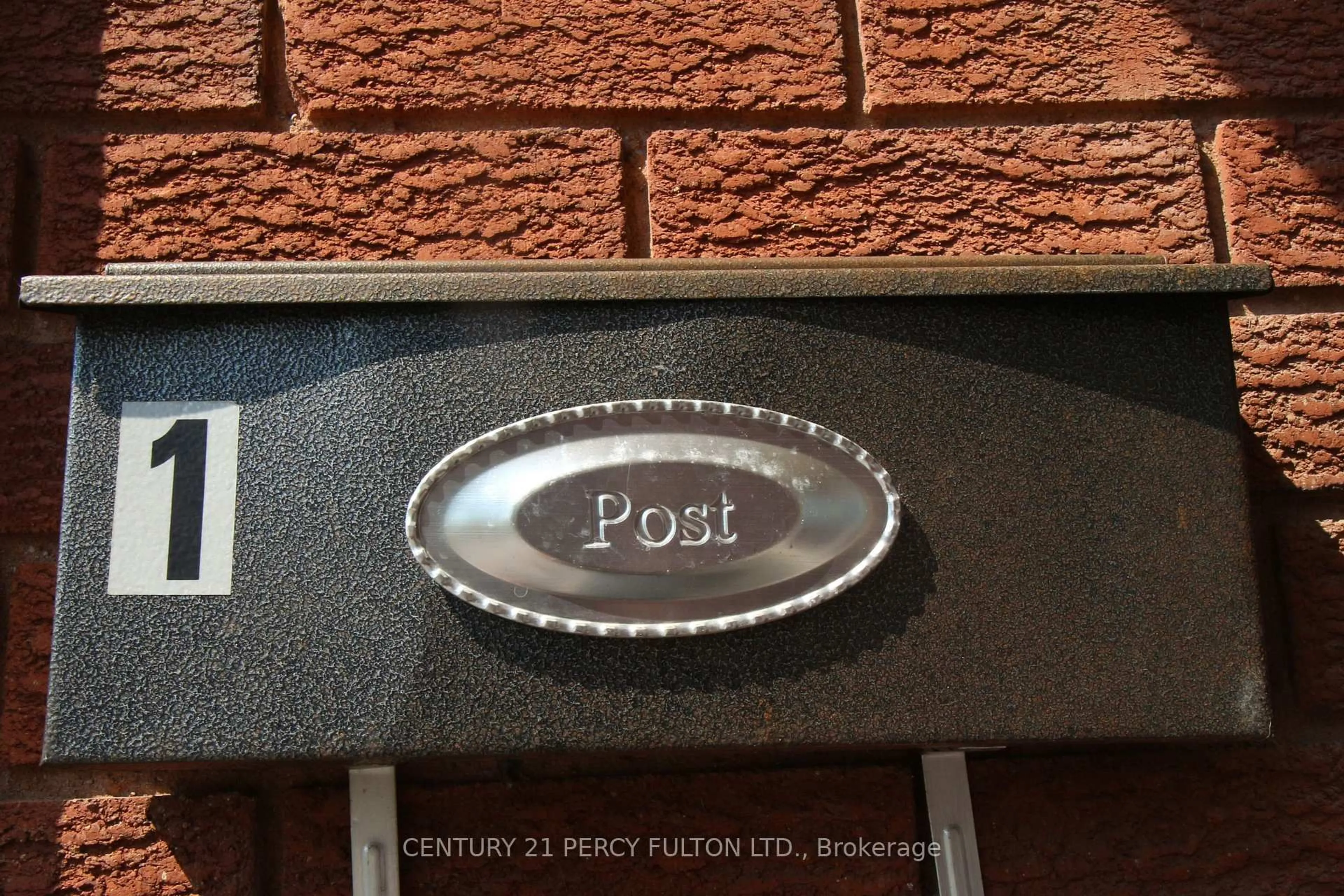 Patio, street for 318 College Ave, Oshawa Ontario L1J 1S1