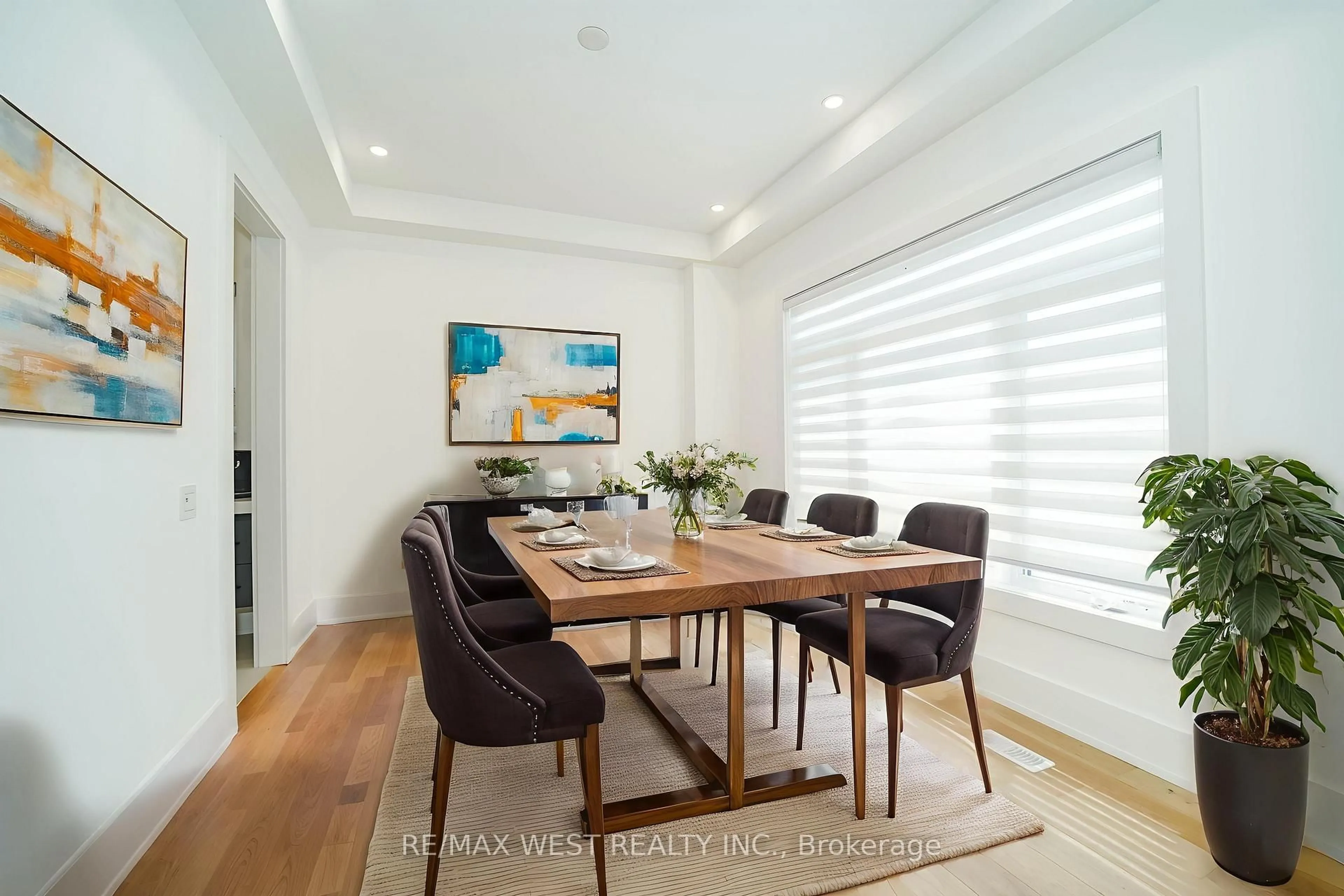 Dining room, wood/laminate floor for 407 Cochrane St, Whitby Ontario L1N 5J6