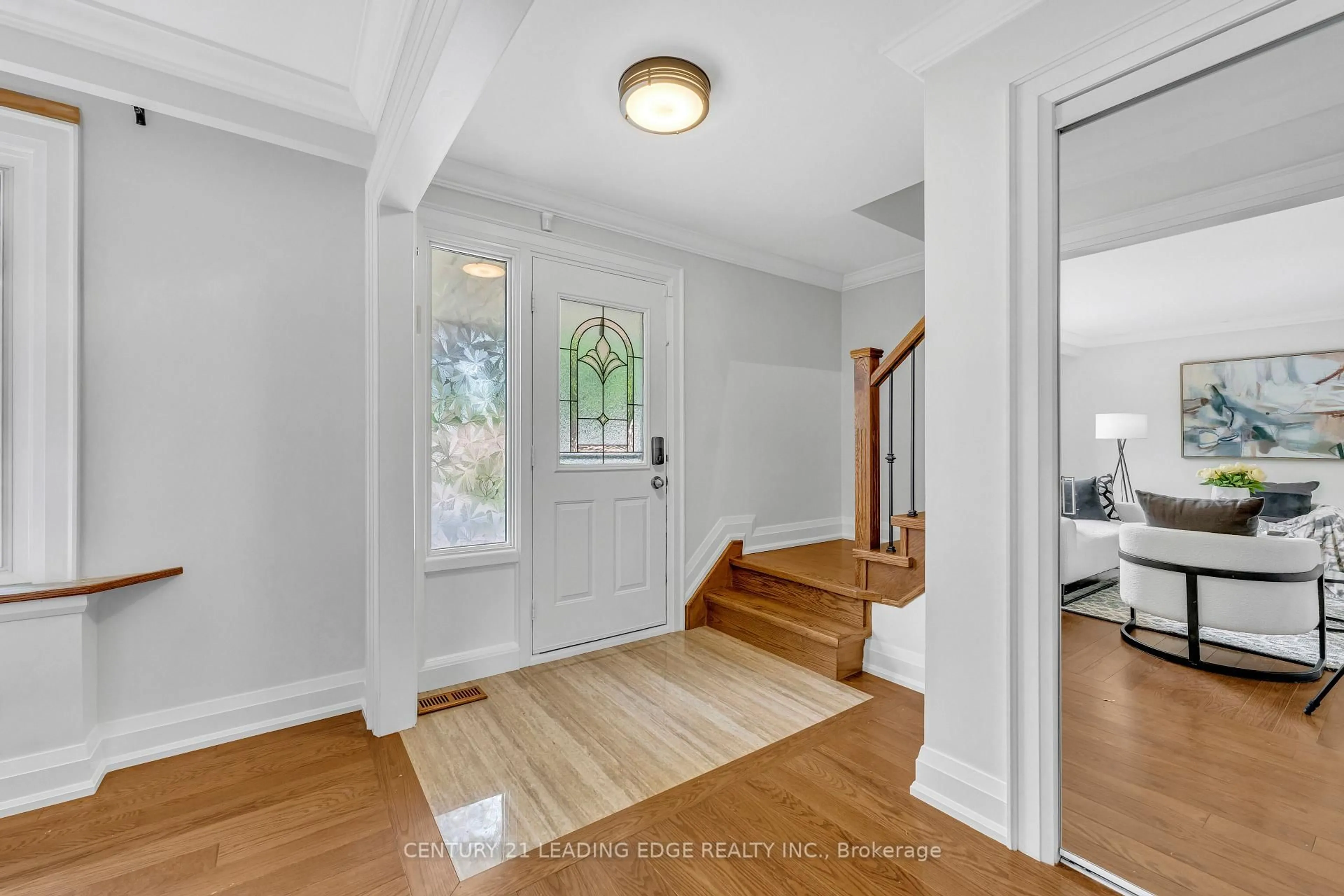 Indoor entryway for 353 Fleetwood Dr, Oshawa Ontario L1K 1B9