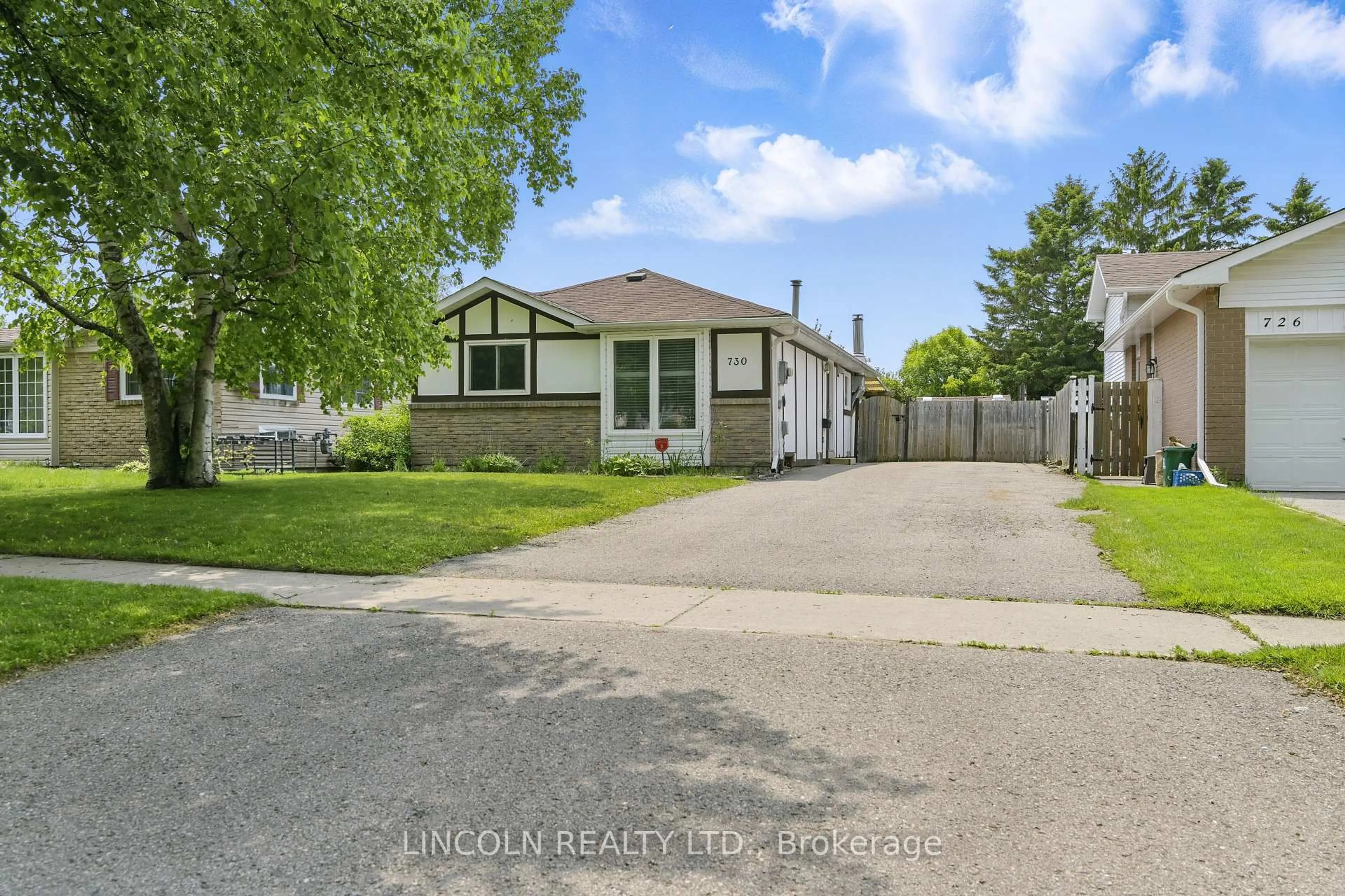 A pic from outside/outdoor area/front of a property/back of a property/a pic from drone, street for 730 Downview Cres, Oshawa Ontario L1H 7W3