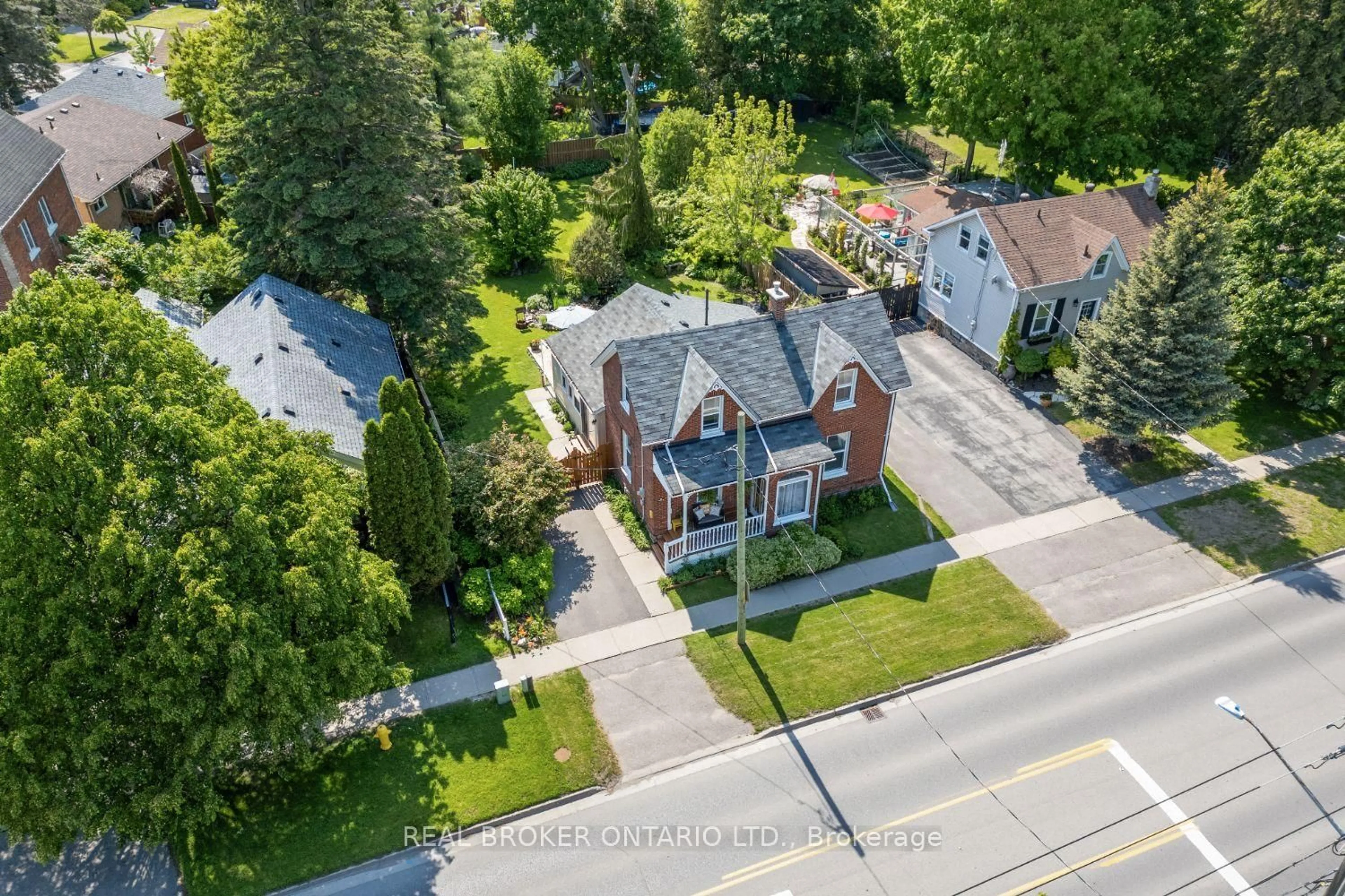 A pic from outside/outdoor area/front of a property/back of a property/a pic from drone, street for 42 Liberty St, Clarington Ontario L1C 2L7