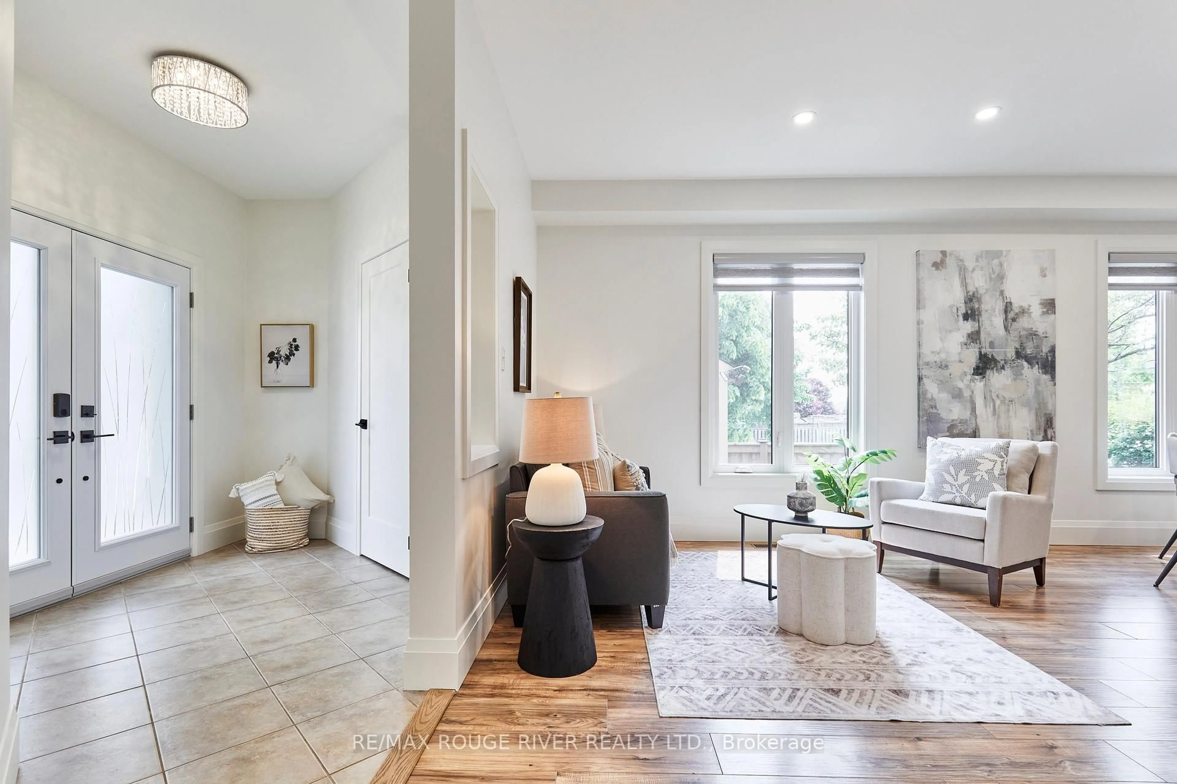 Indoor entryway for 50 West Side Dr, Clarington Ontario L1C 4Y8