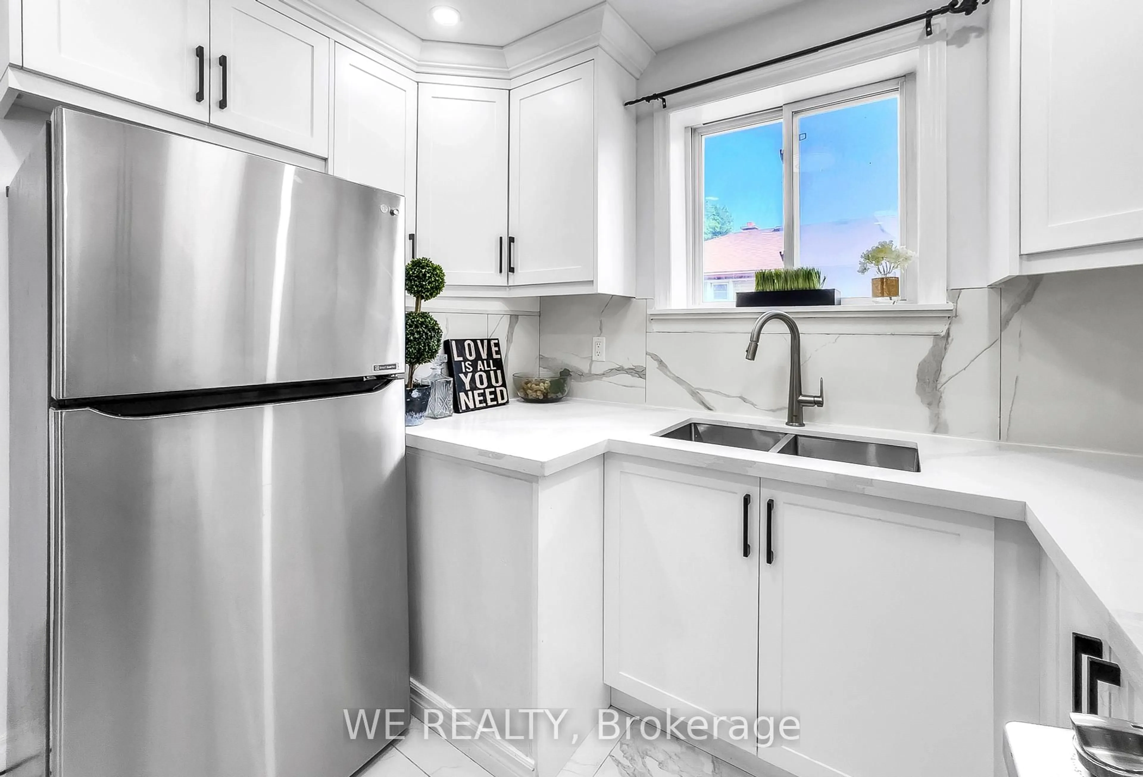 Standard kitchen, ceramic/tile floor for 62 Billingsgate Cres, Ajax Ontario L1S 2R9