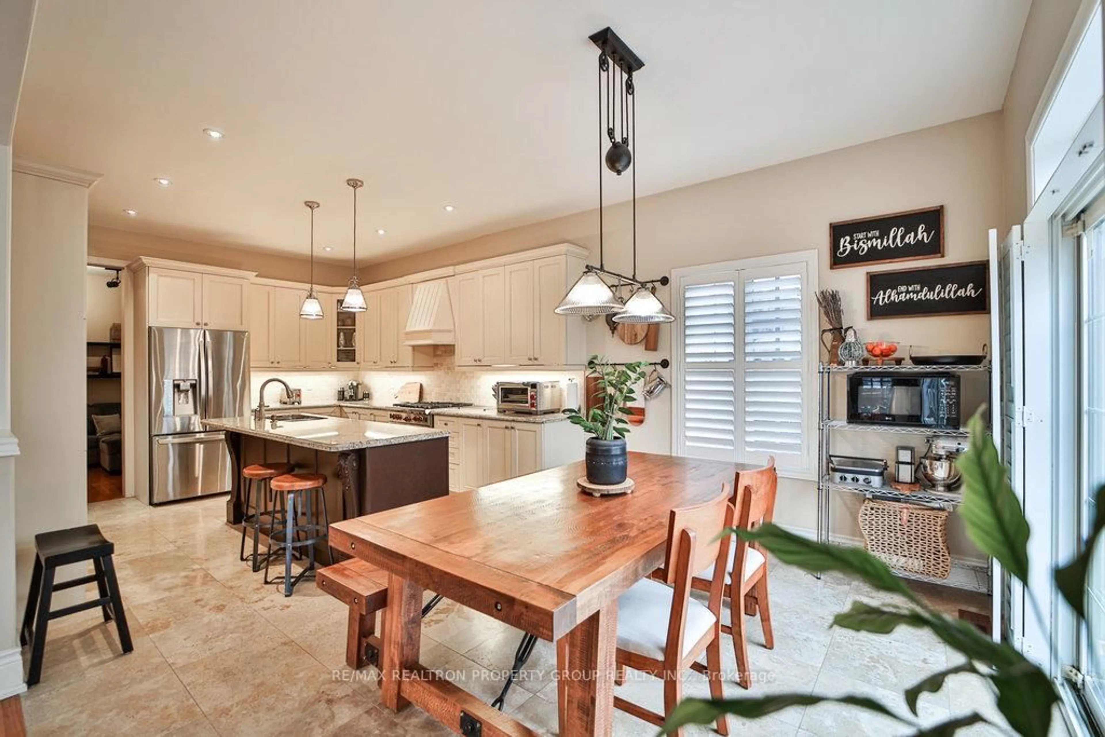 Open concept kitchen, ceramic/tile floor for 168 Twyn Rivers Dr, Pickering Ontario L1V 1E2