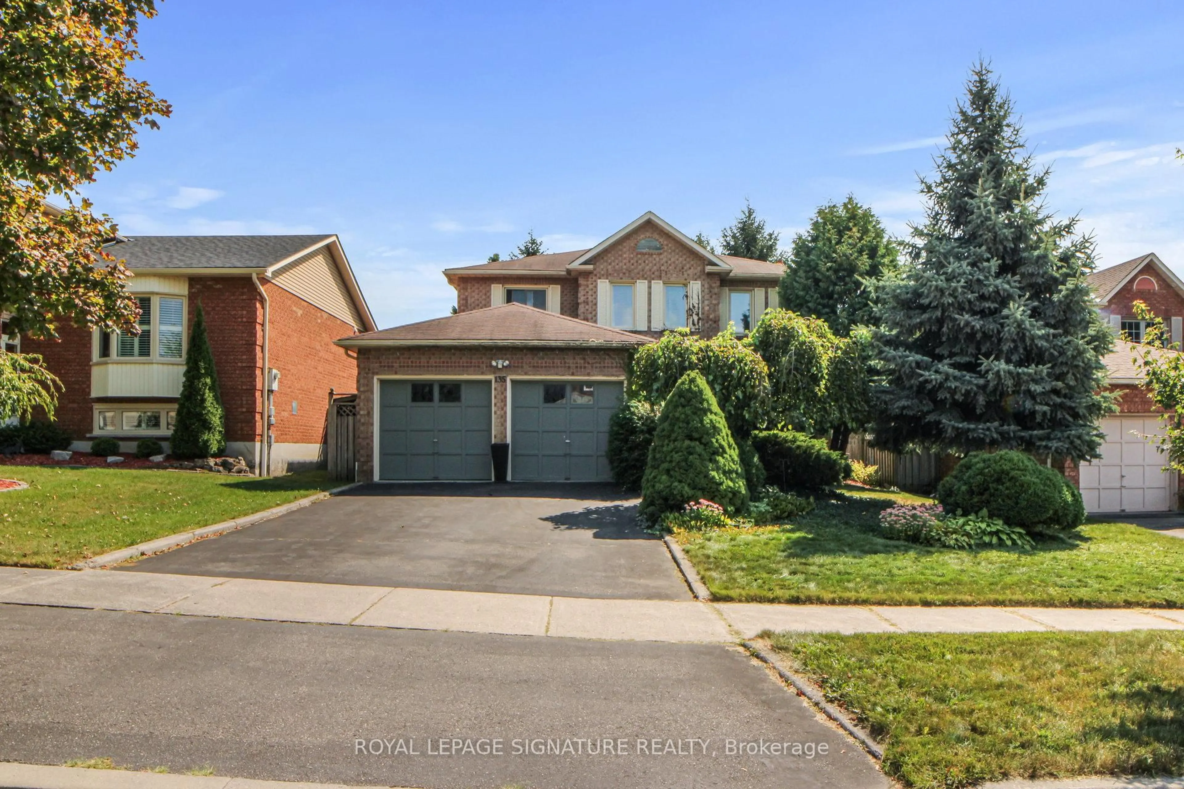 A pic from outside/outdoor area/front of a property/back of a property/a pic from drone, street for 135 William Stephenson Dr, Whitby Ontario L1N 8V4