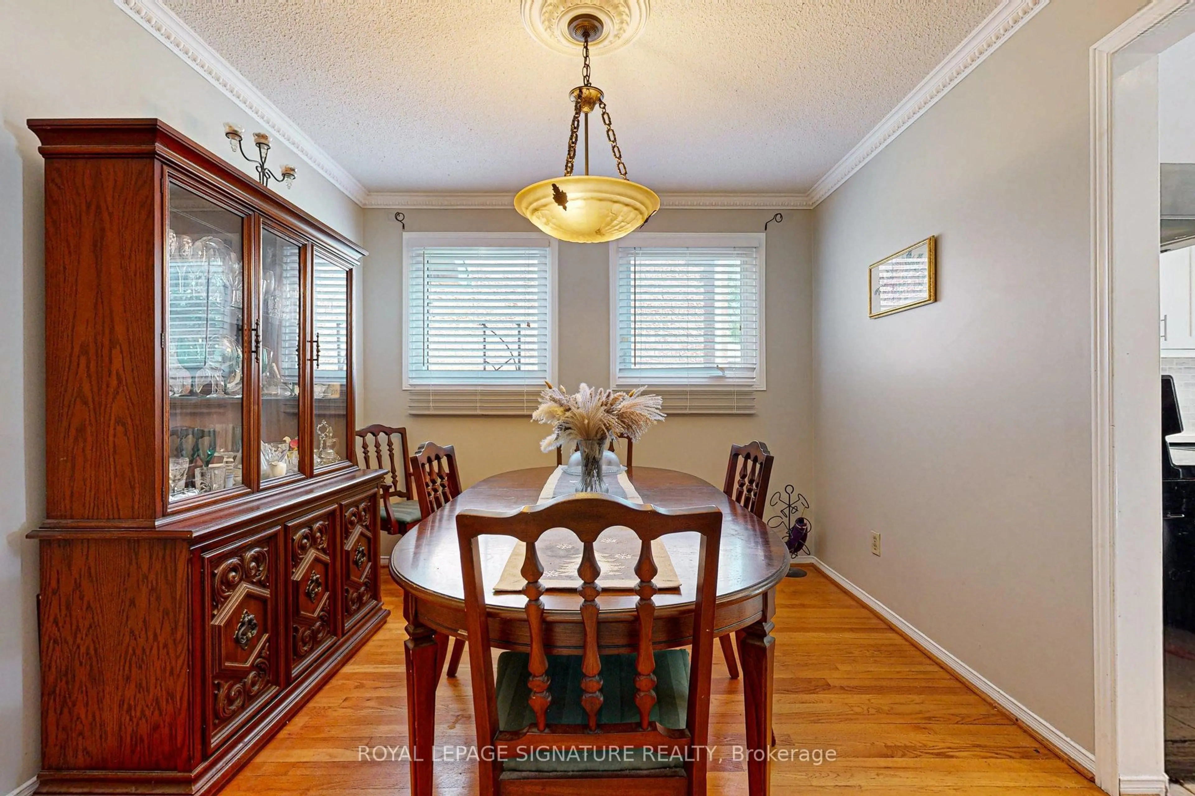 Dining room, wood/laminate floor for 135 William Stephenson Dr, Whitby Ontario L1N 8V4
