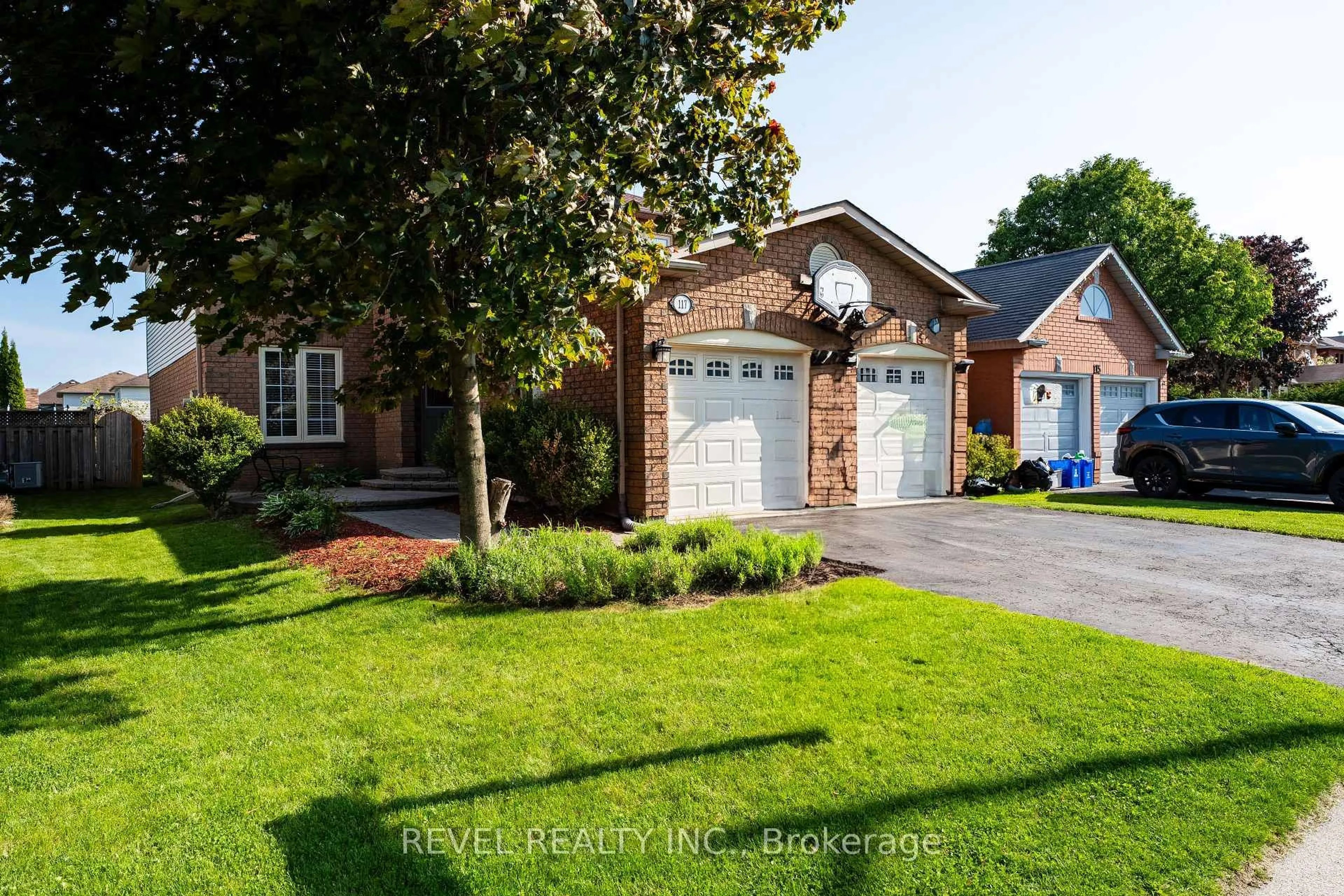Home with brick exterior material, street for 117 Apple Blossom Blvd, Clarington Ontario L1C 4T7
